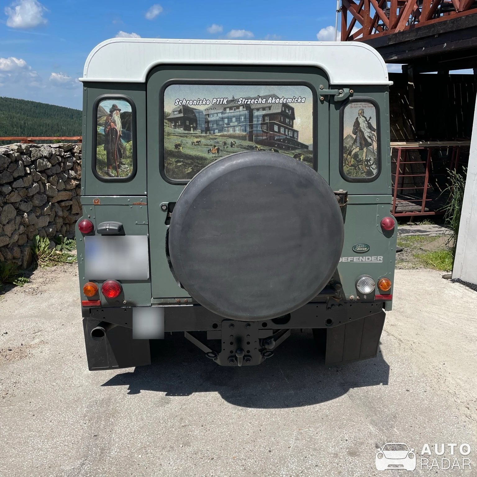 Land Rover Defender Beast spotted in Karpacz
