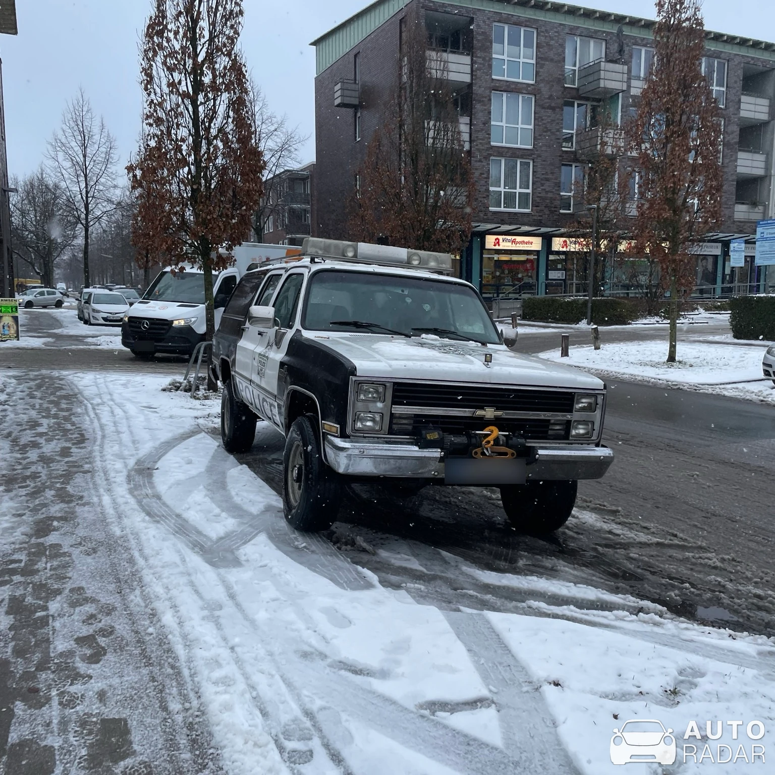 Chevrolet Suburban (7th Gen) spotted in Hamburg, Deutschland