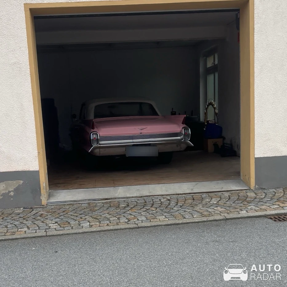 Cadillac Series 62 Convertible spotted in Zwönitz