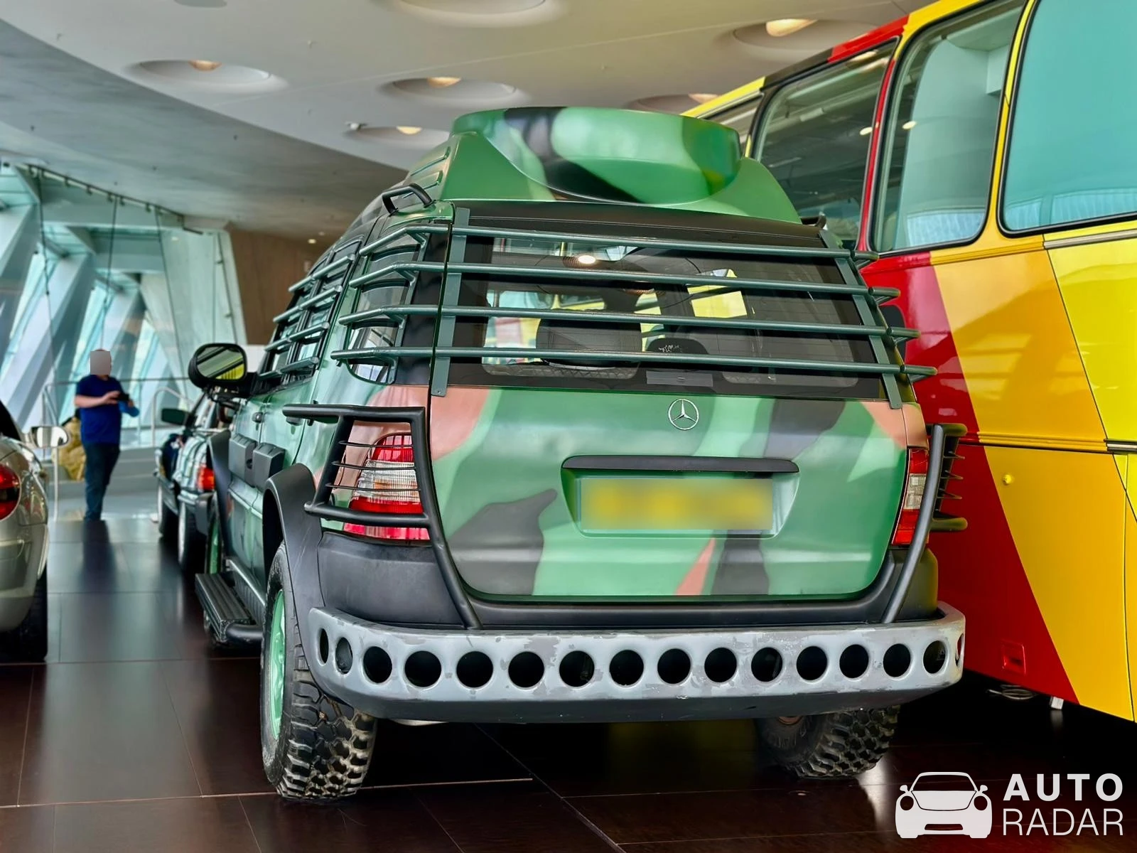Mercedes-Benz ML 320 „Lost World Movie“ spotted in Stuttgart