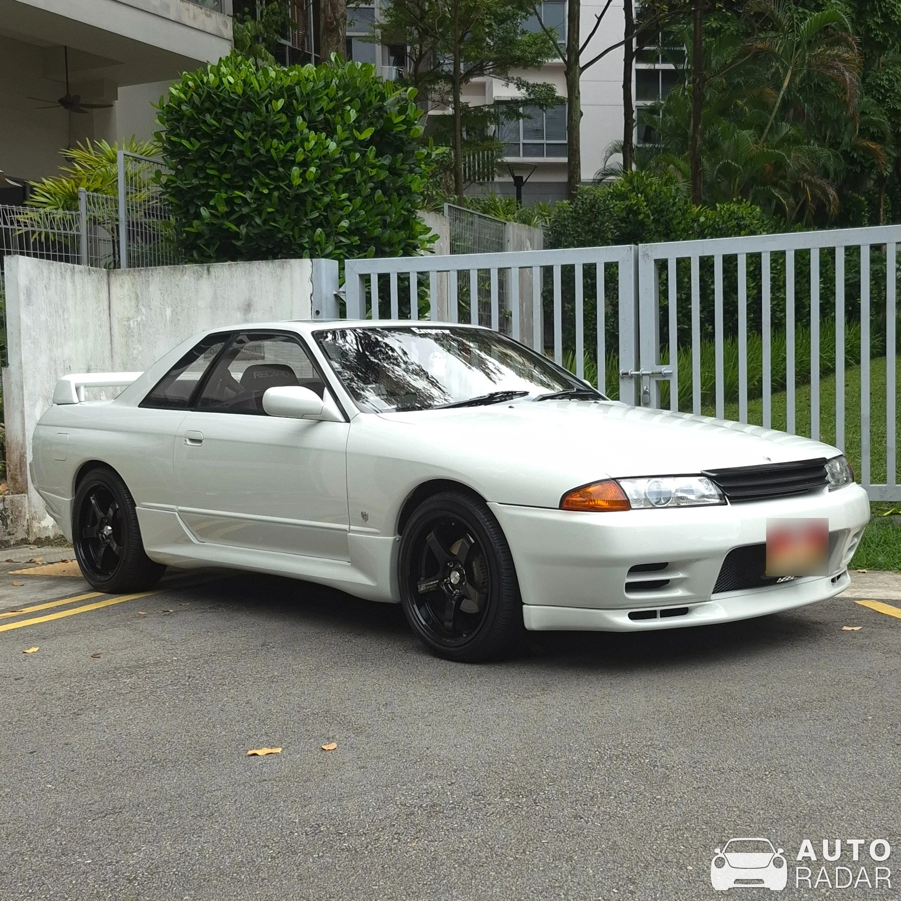 Nissan Skyline R32 GT-ST spotted in Singapore