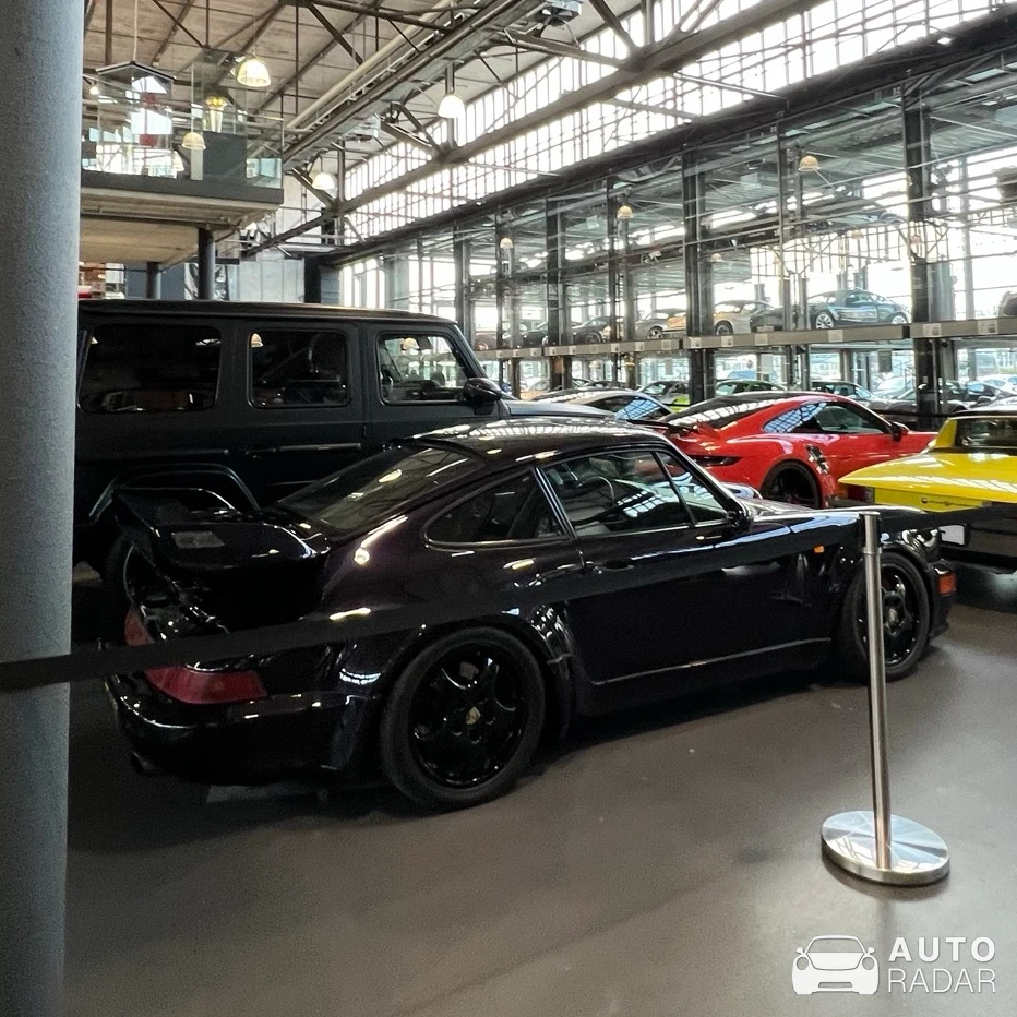 Porsche 911 Turbo 3.3 spotted in Köln, Deutschland