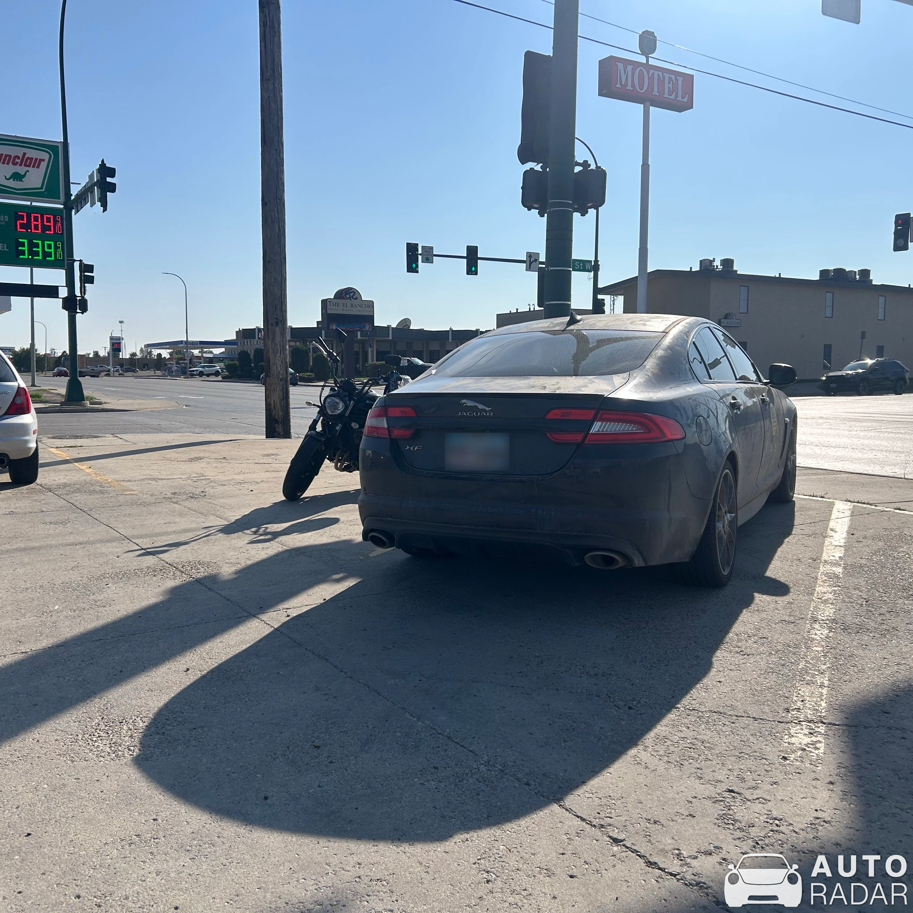 Jaguar XF 2016 spotted in Williston