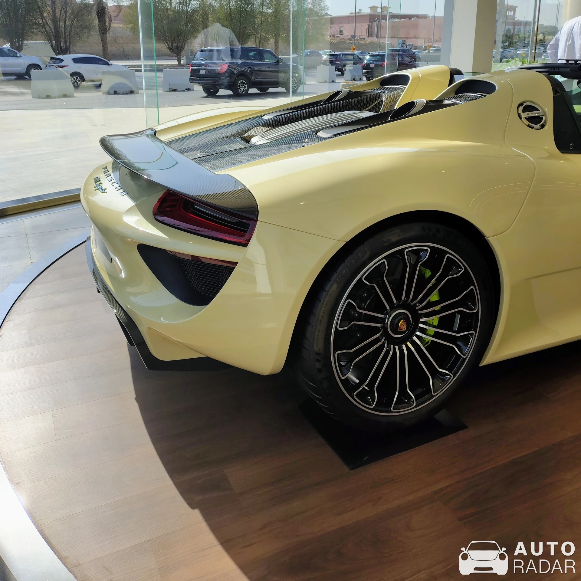 Porsche 918 Spyder spotted in Al-Riyadh