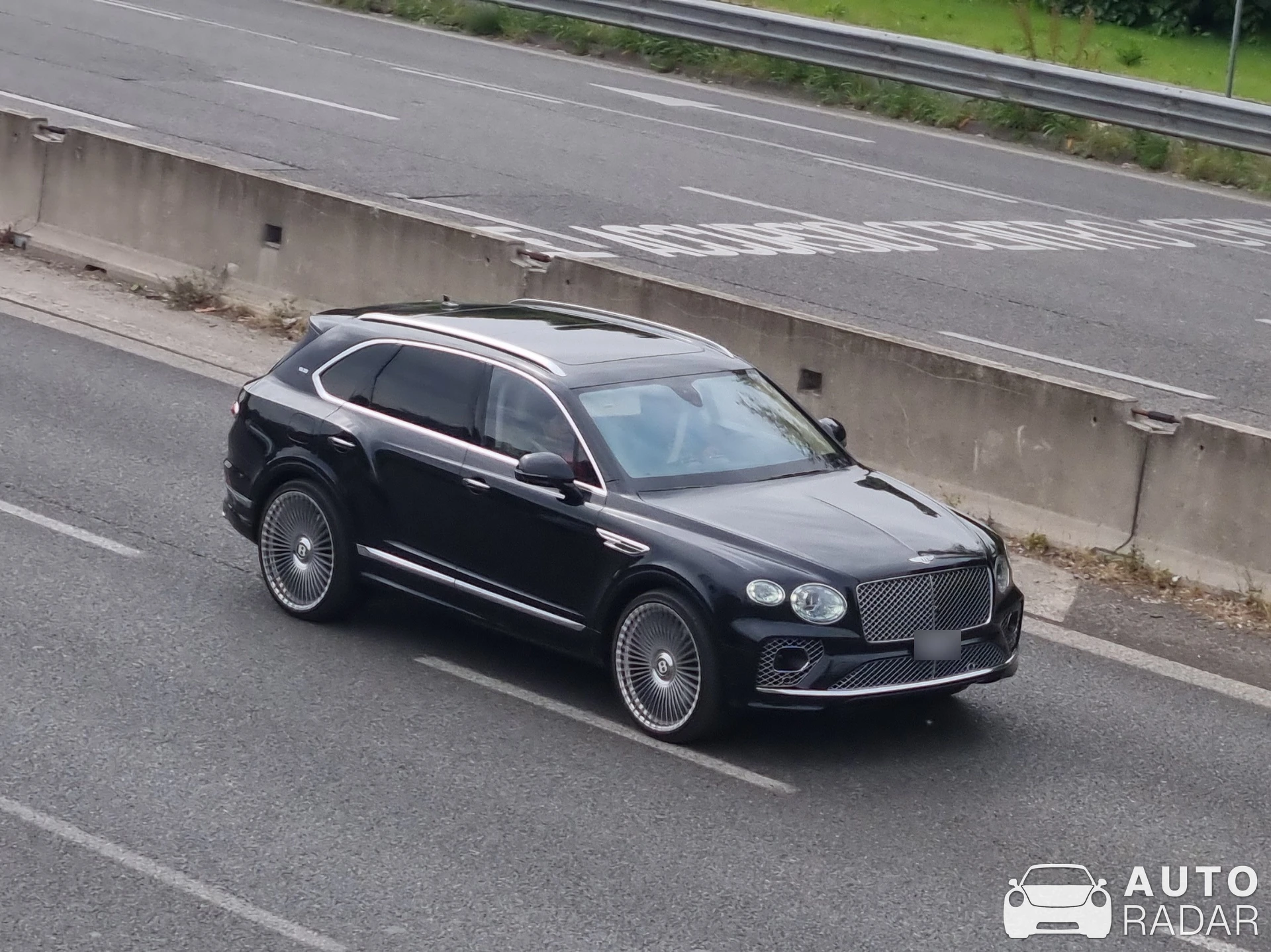 Bentley Bentayga EWB spotted in Milano