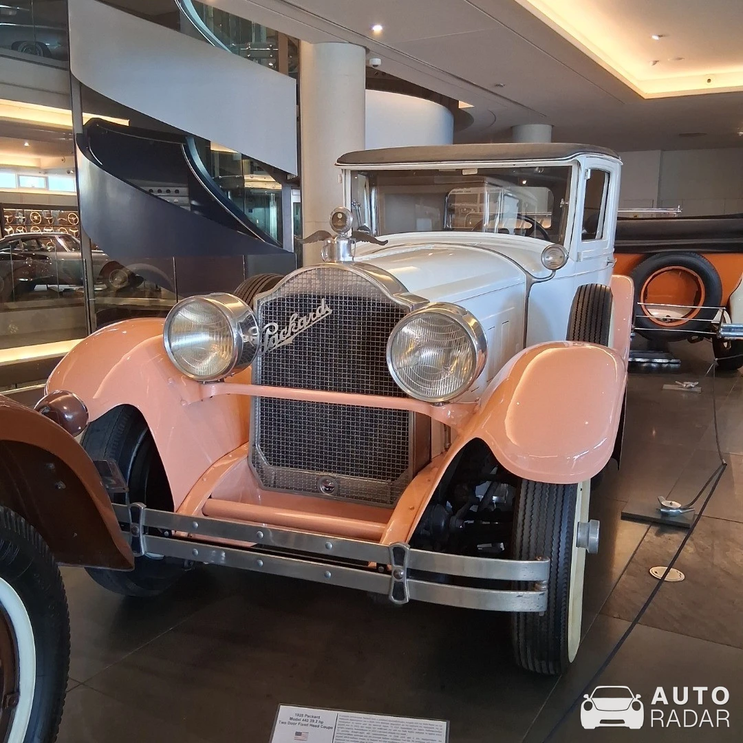 Packard Model 443 spotted in Athina