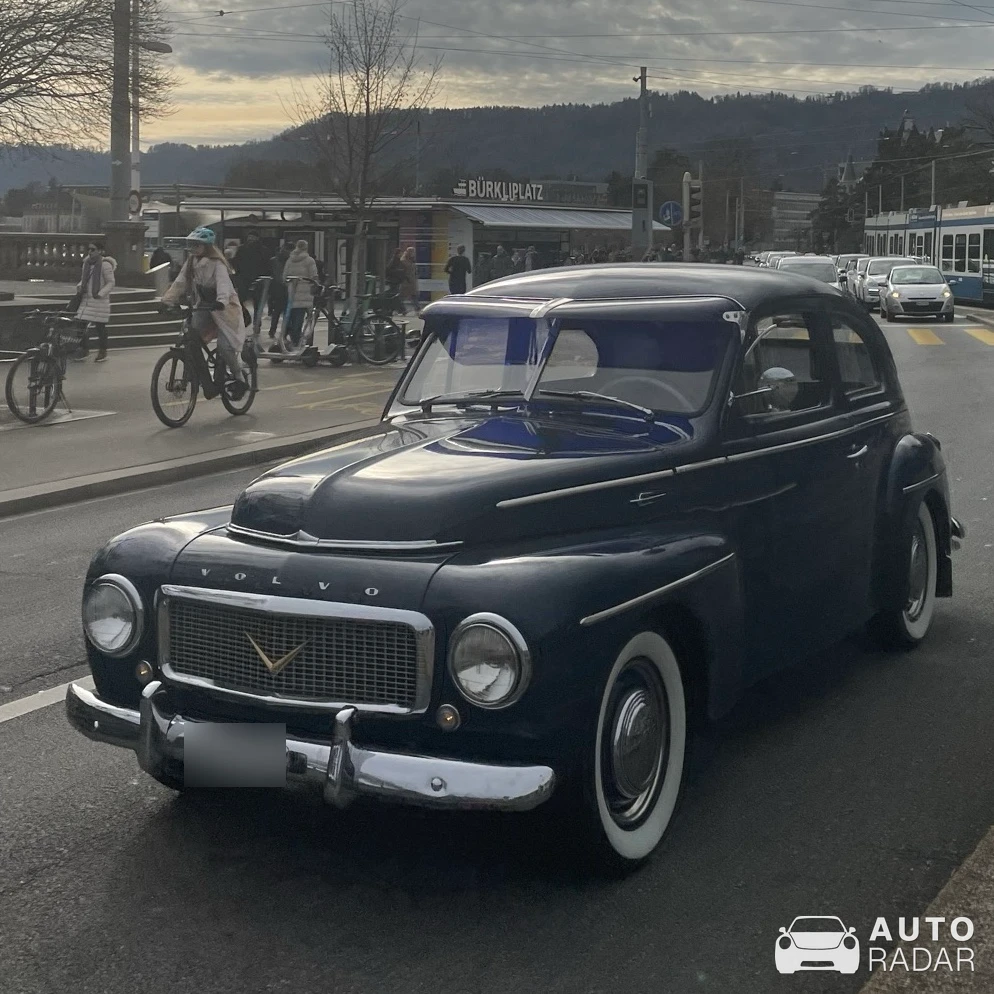 Volvo PV444 spotted in Zürich