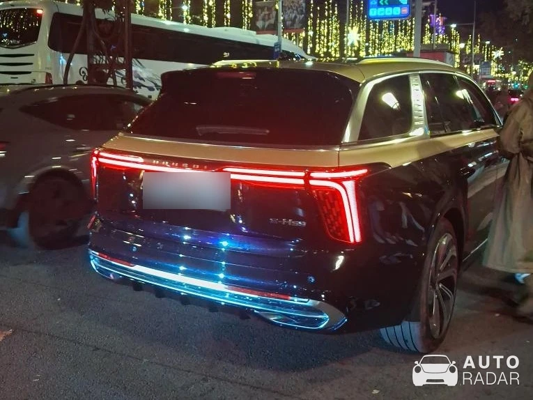 Hongqi E-HS9 spotted in Barcelona