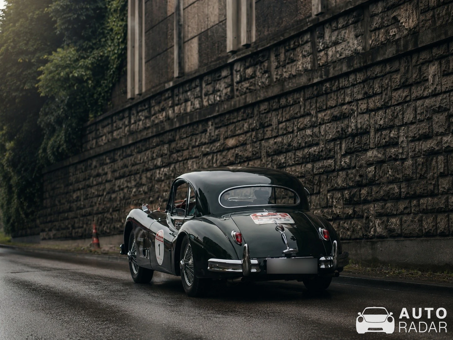 Jaguar XK140 spotted in Paris