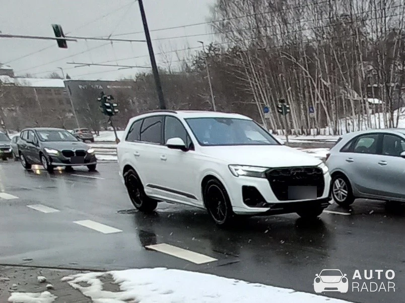 Audi SQ7 spotted in Zwönitz, Germany
