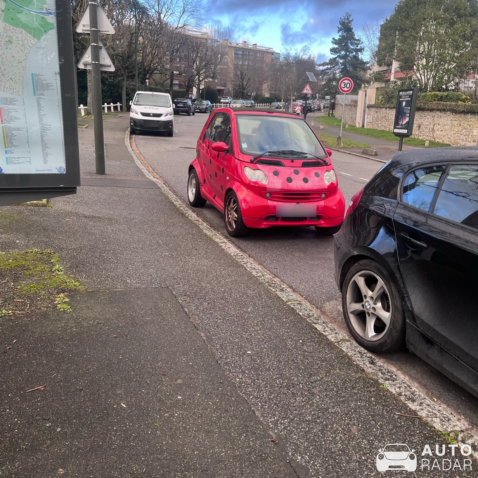 Smart Fortwo Brabus spotted in Le Chesnay-Rocquencourt, France