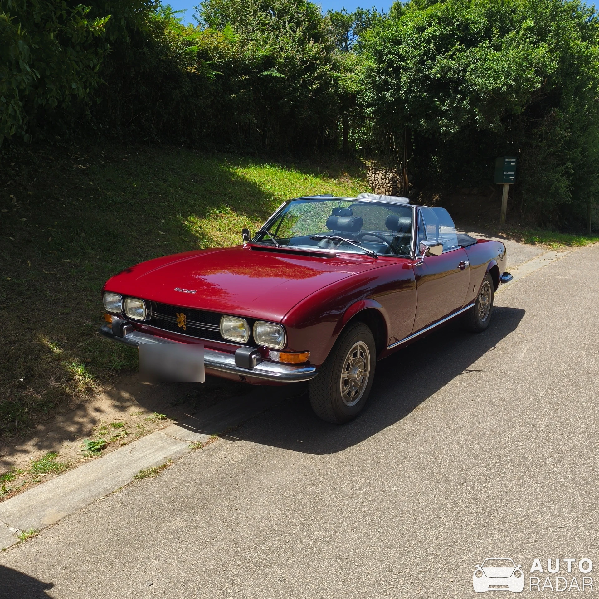 Peugeot 504 Cabriolet spotted in Plouezoc'h