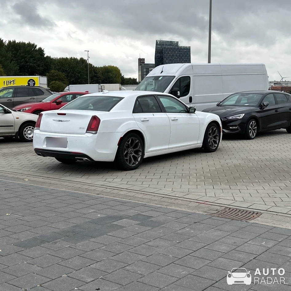 Chrysler 300C SRT8 2016 spotted in Hamburg, Deutschland