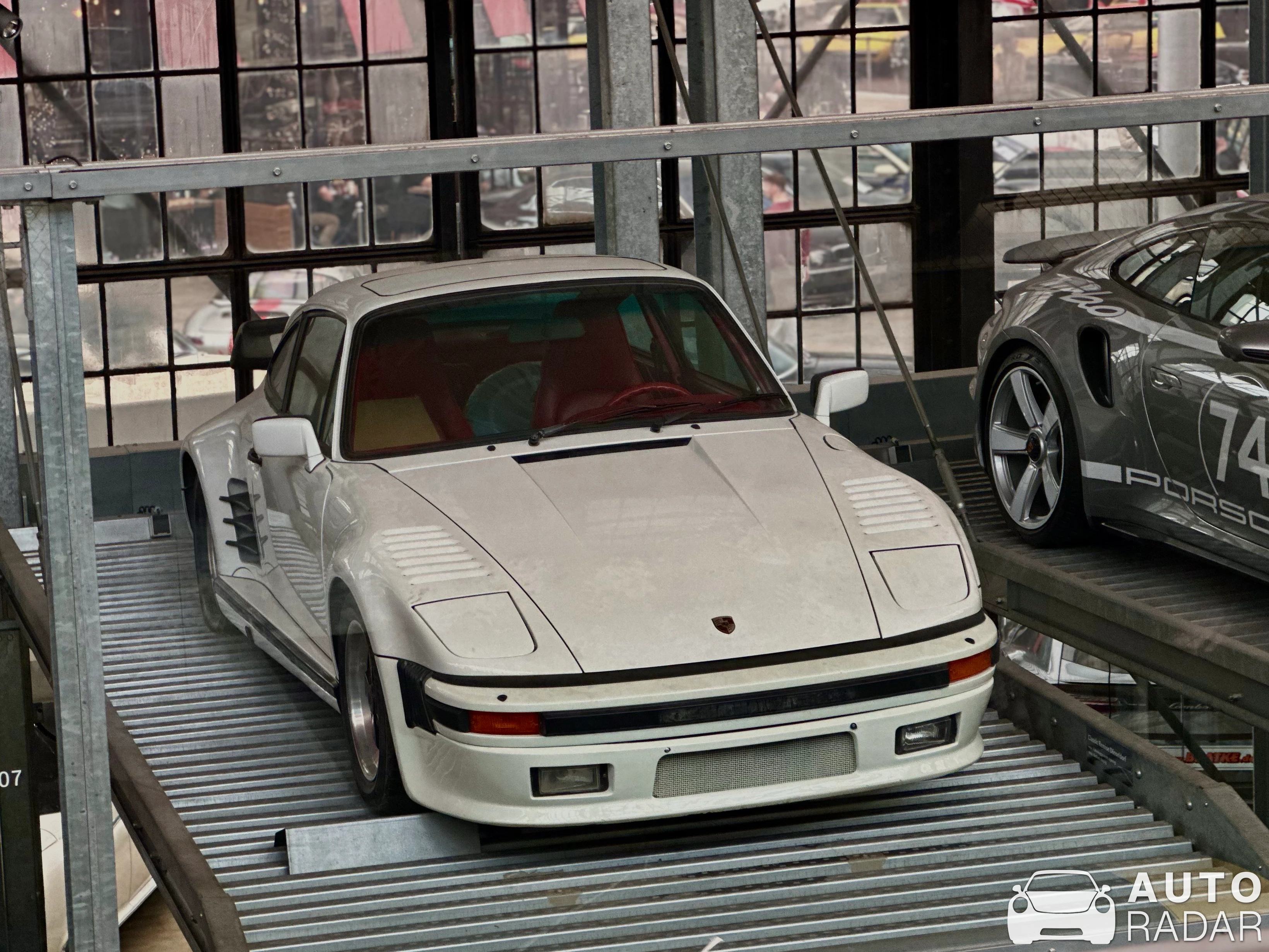 Porsche 930 Turbo Flachbau spotted in Düsseldorf