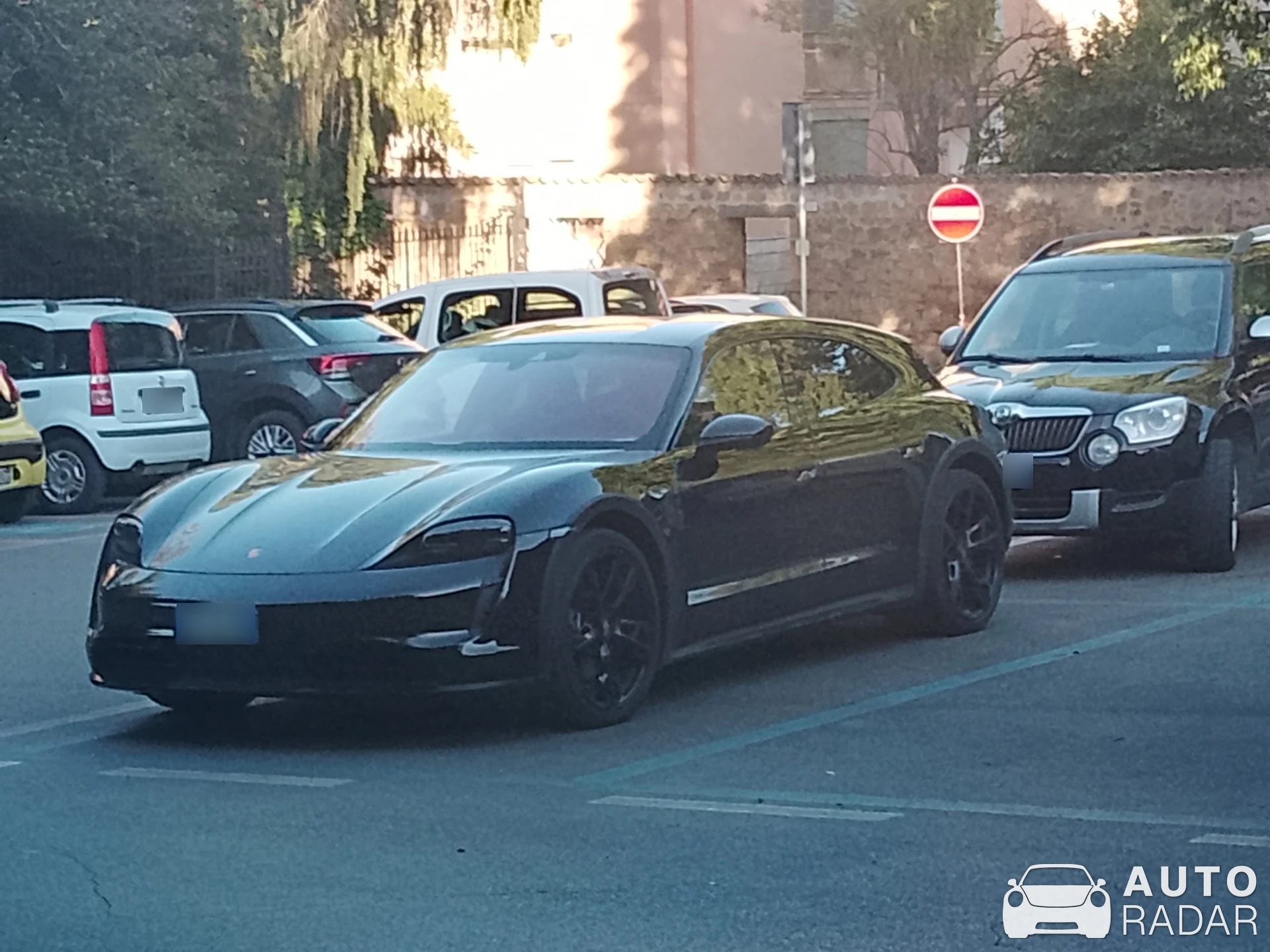 Porsche Taycan 4 Cross Turismo spotted in Orvieto