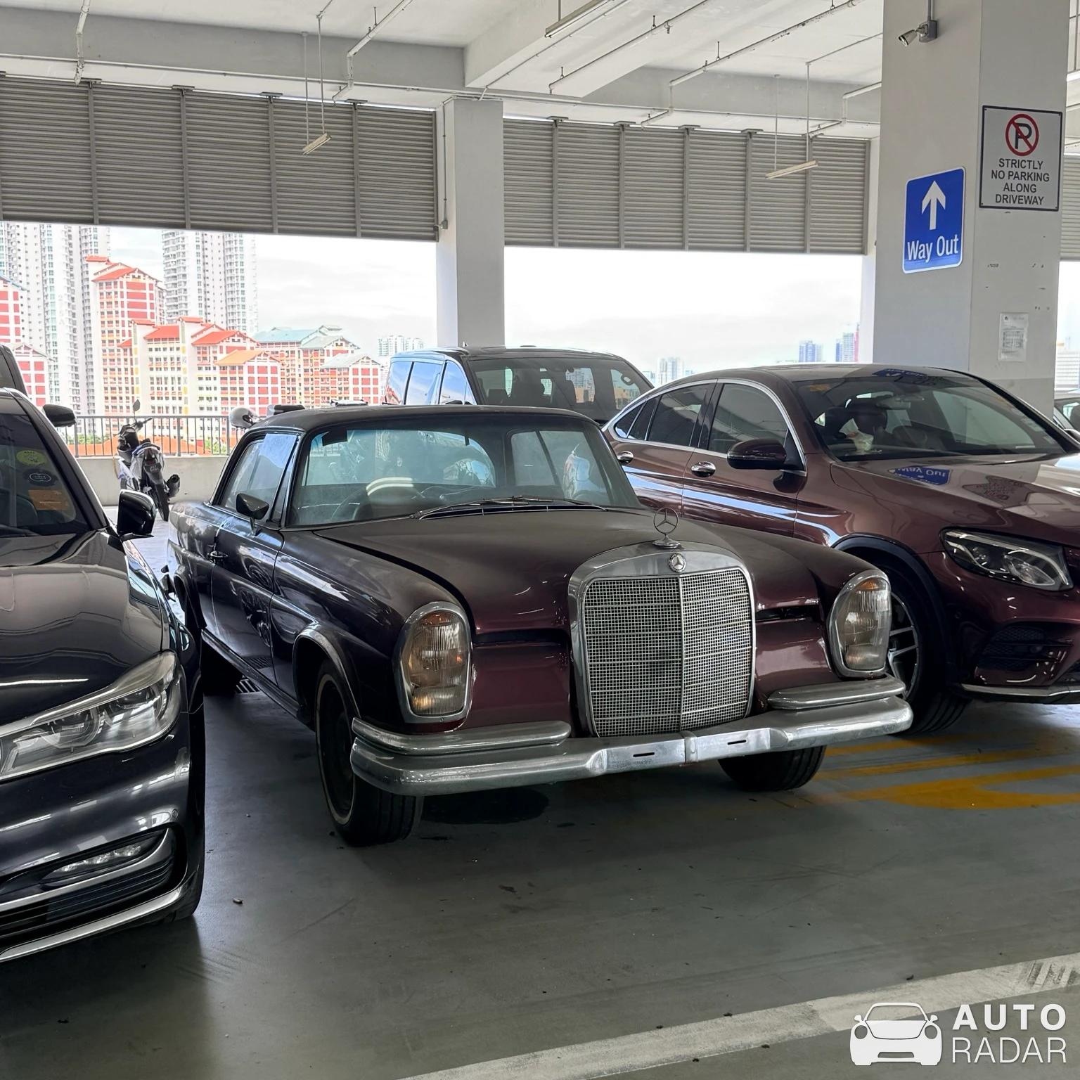 Mercedes-Benz W111 spotted in Singapore