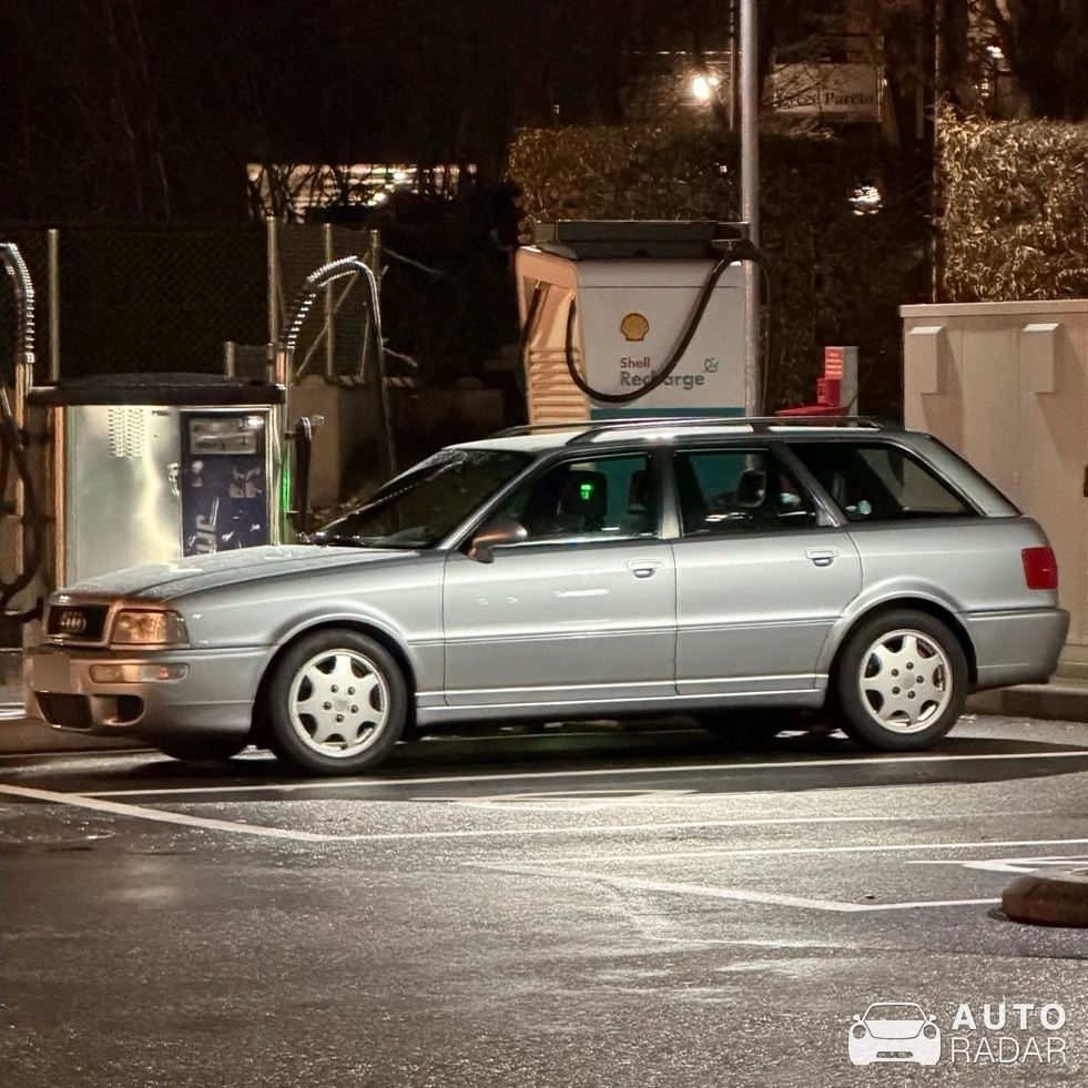 Audi RS2 Avant spotted in Mies, Suisse