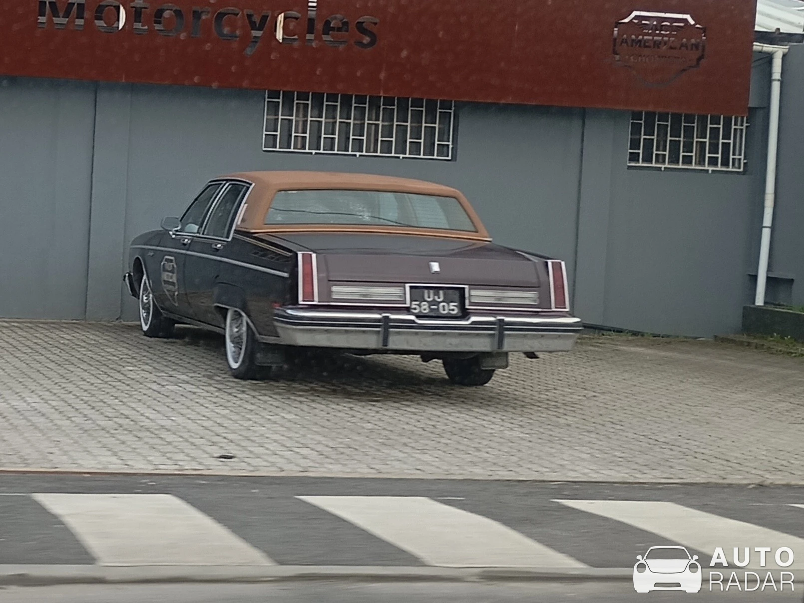 Oldsmobile 98 spotted in Carcavelos