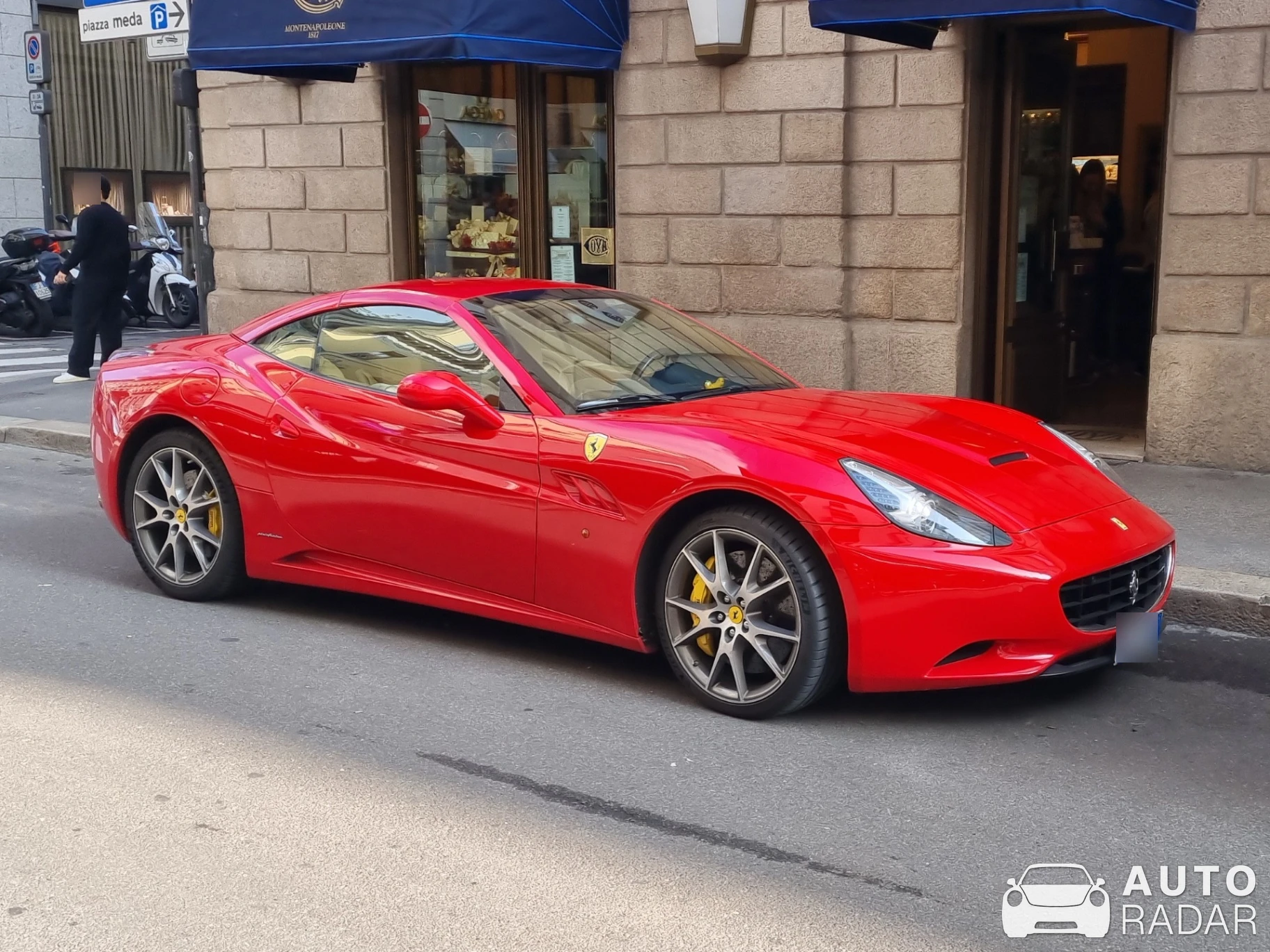 Ferrari California spotted in Milano, Italia