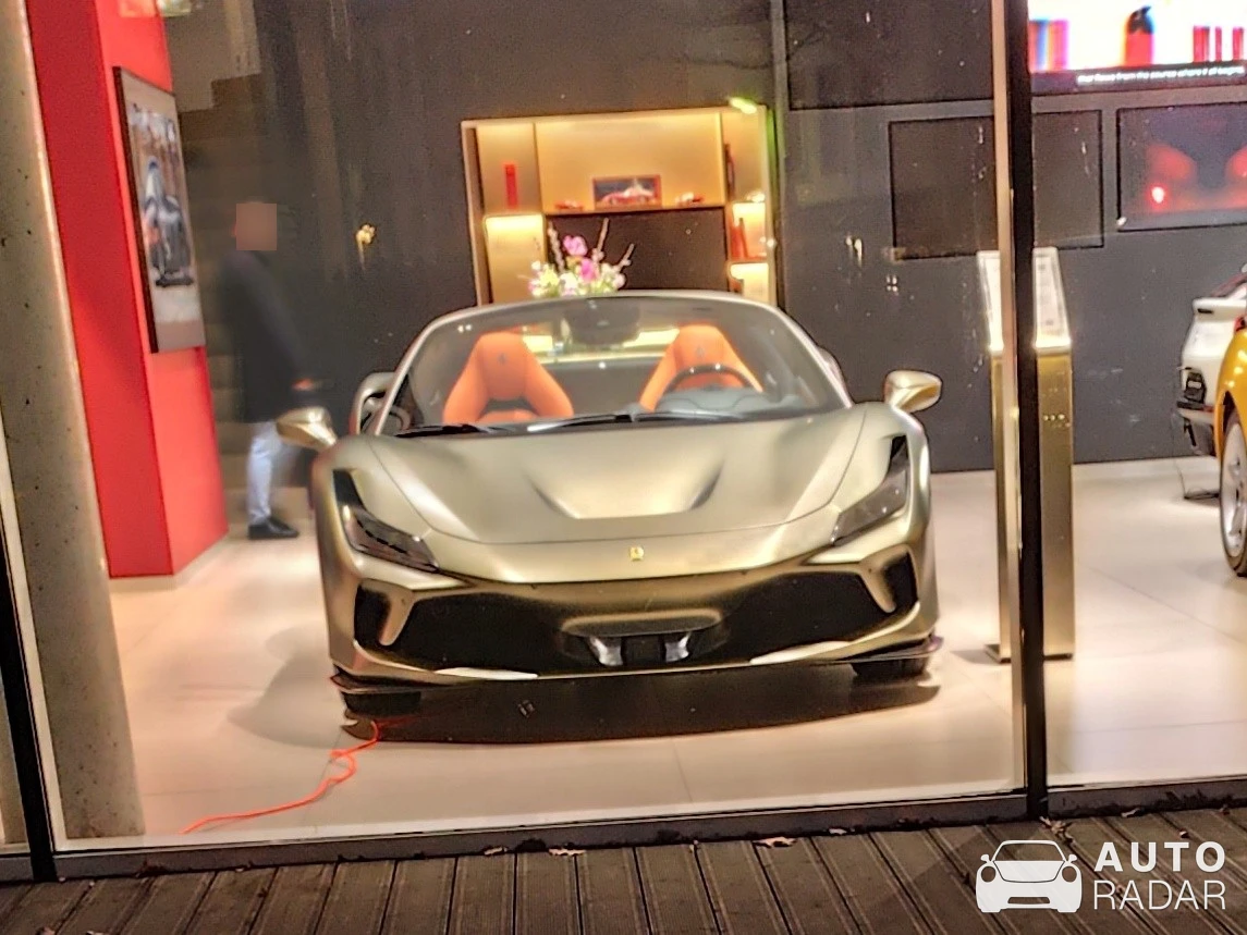 Ferrari F8 Spider spotted in Radebeul, Germany