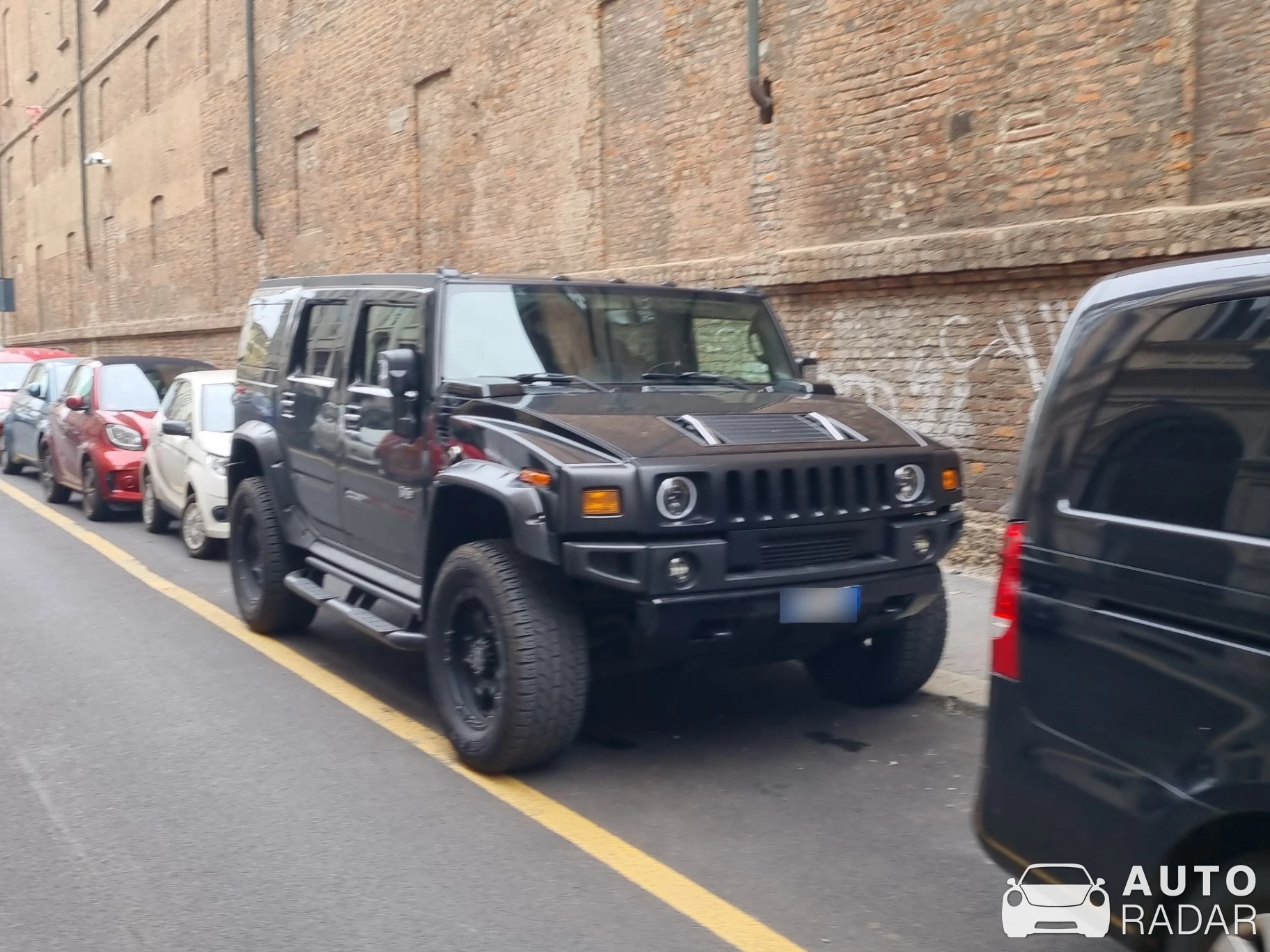 Hummer H2 spotted in Milano, Italia