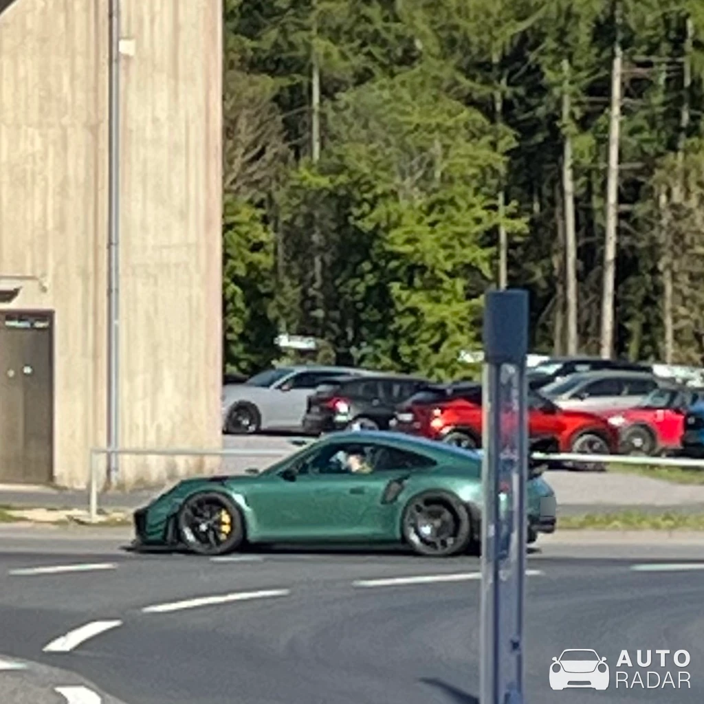 Porsche 991 GT2 RS MR spotted in Nürburg