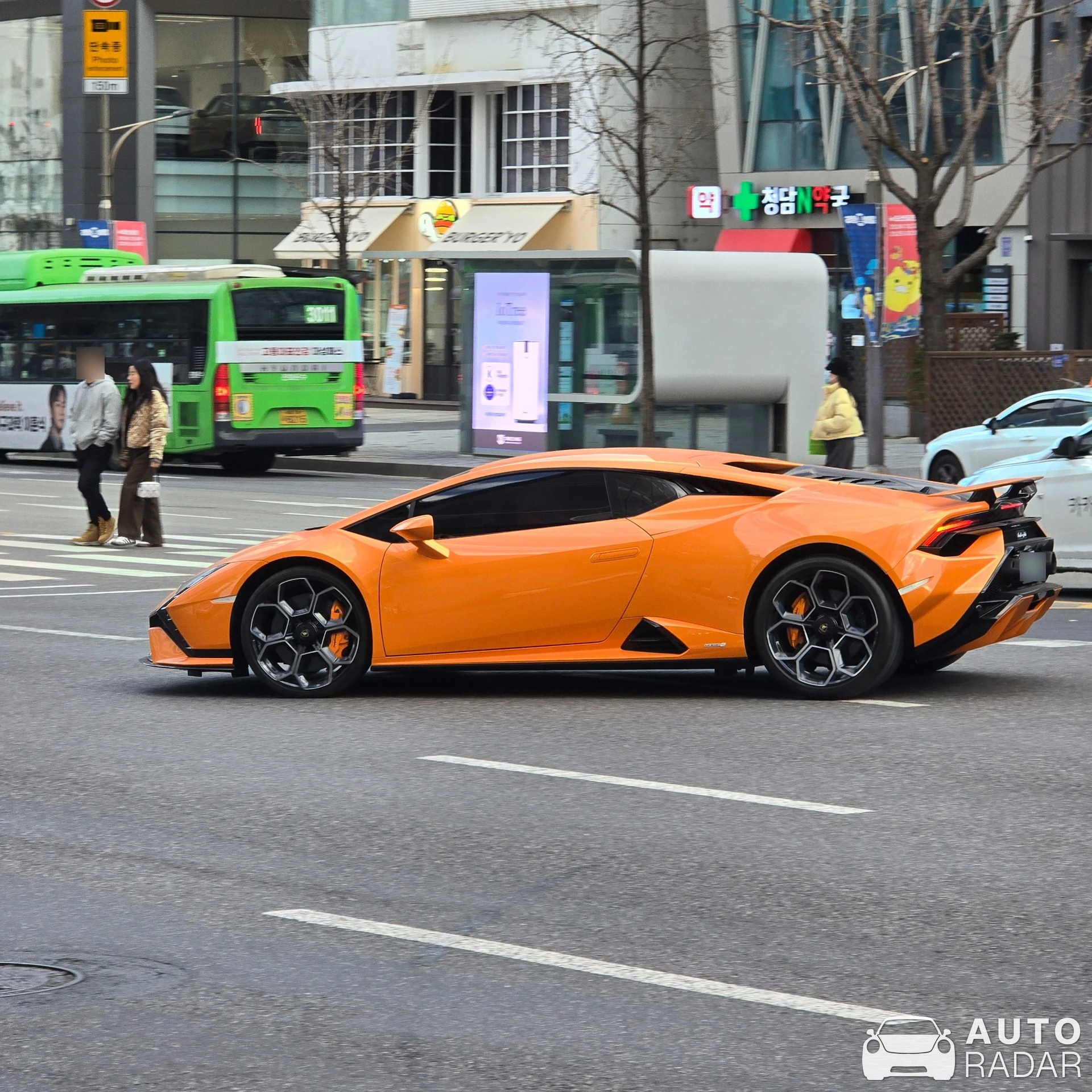 Lamborghini Huracán LP640-2 Tecnica spotted in 강남구, 대한민국