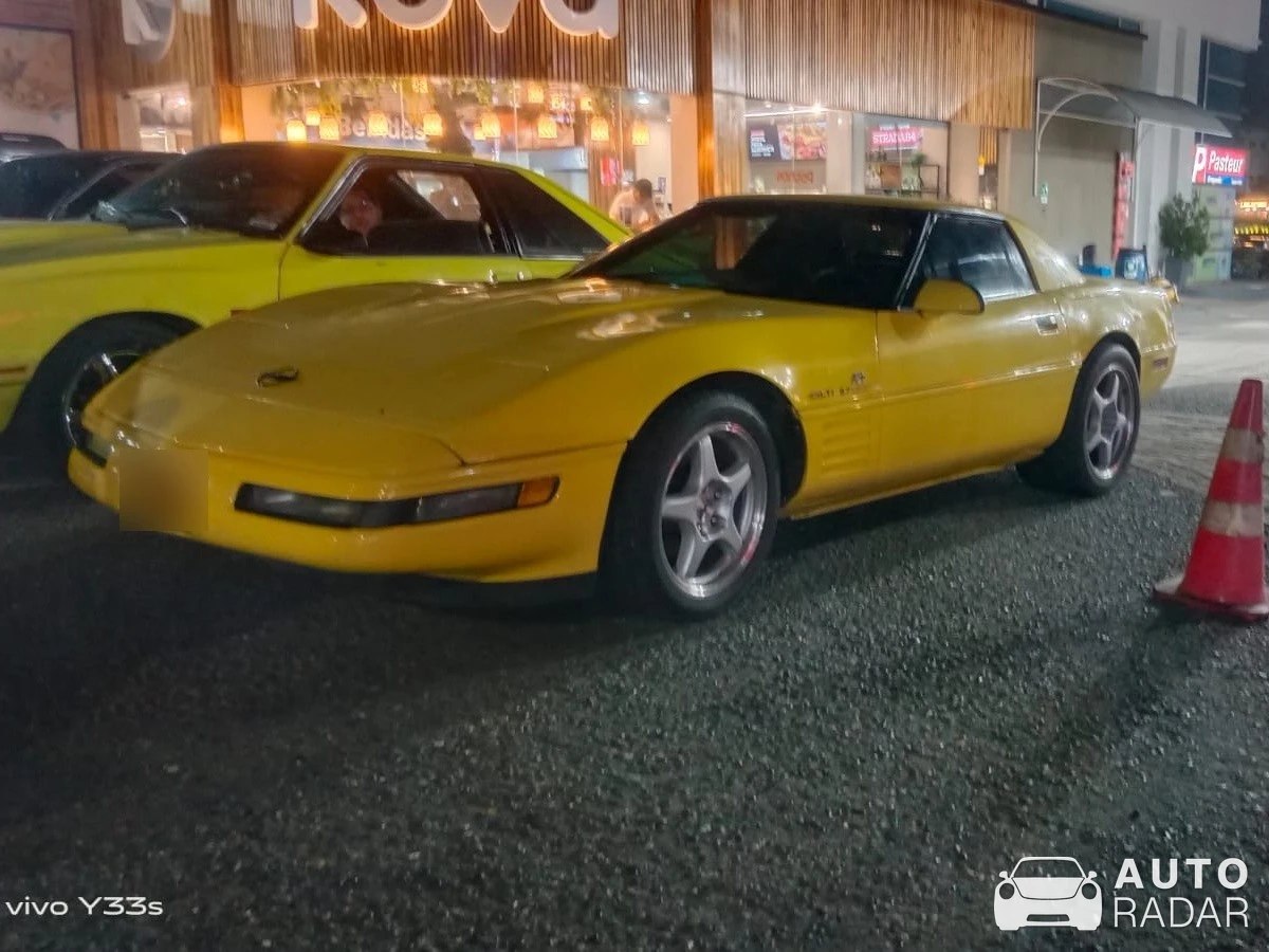 Chevrolet Corvette C4 spotted in Barranquilla