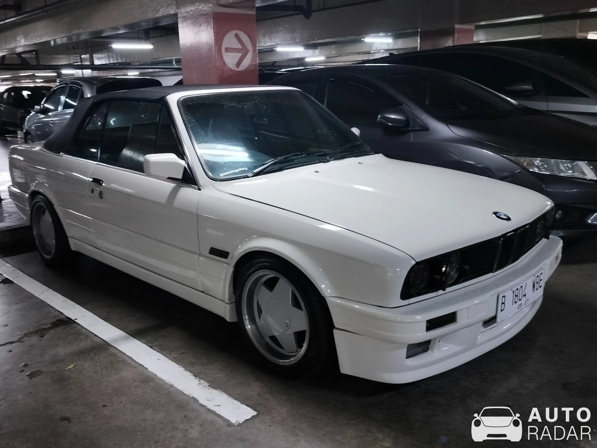 BMW 3 Series E30 spotted in Kota Jakarta Pusat, Indonesia