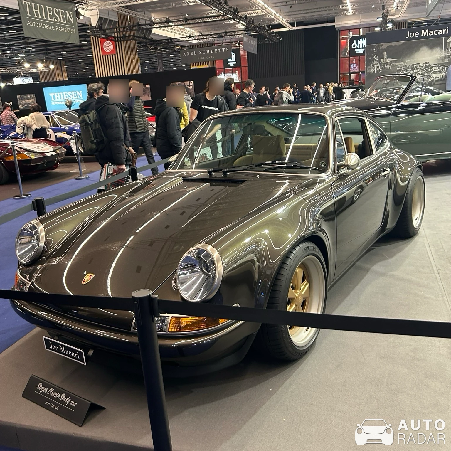 Singer 911 Classic Study spotted in Paris