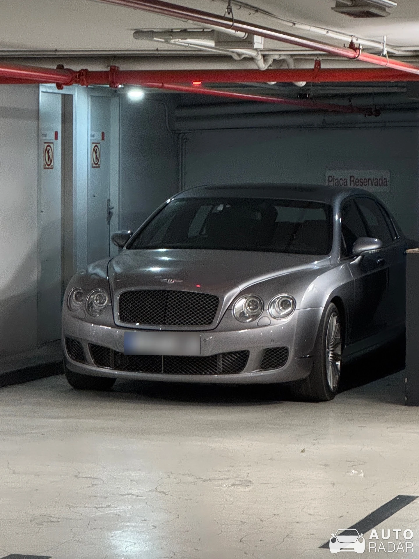 Bentley Flying Spur V8 spotted in Barcelona, España