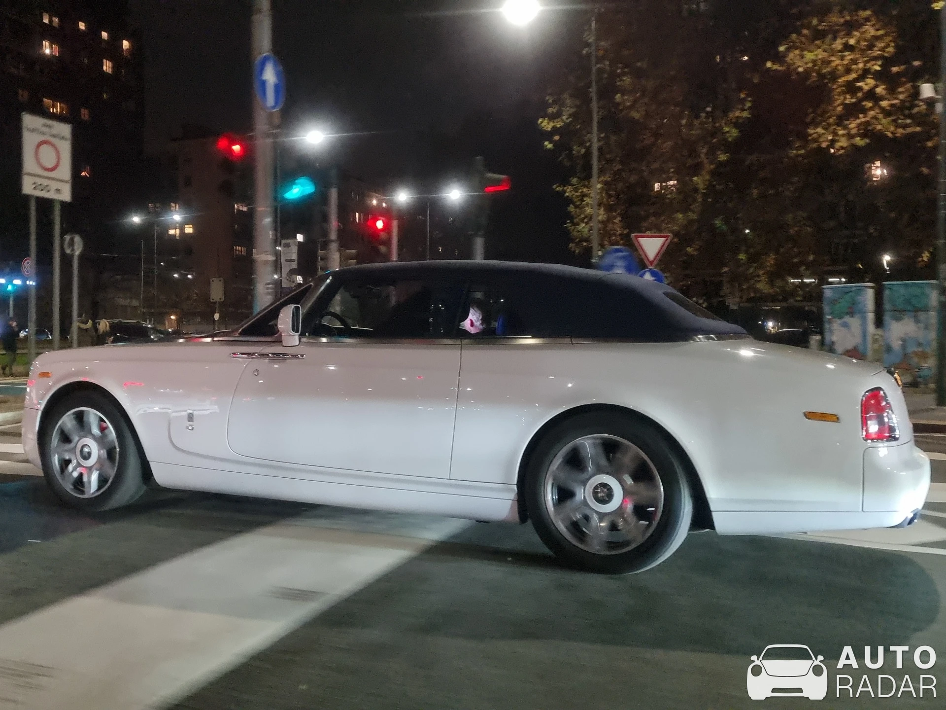 Rolls-Royce Phantom Drophead Coupé spotted in Milano, Italia