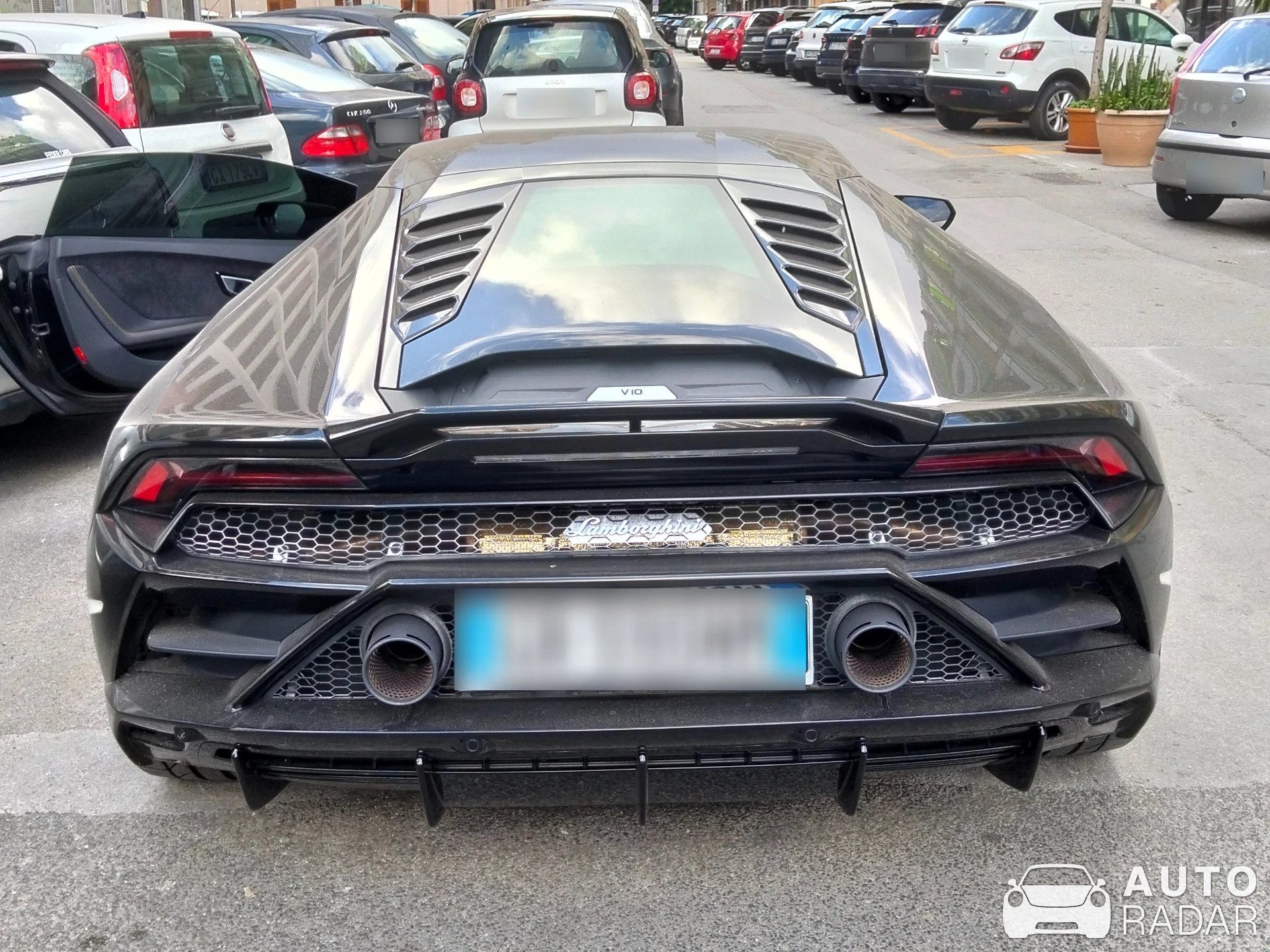 Lamborghini Huracán LP640-4 EVO spotted in Palermo, Italy