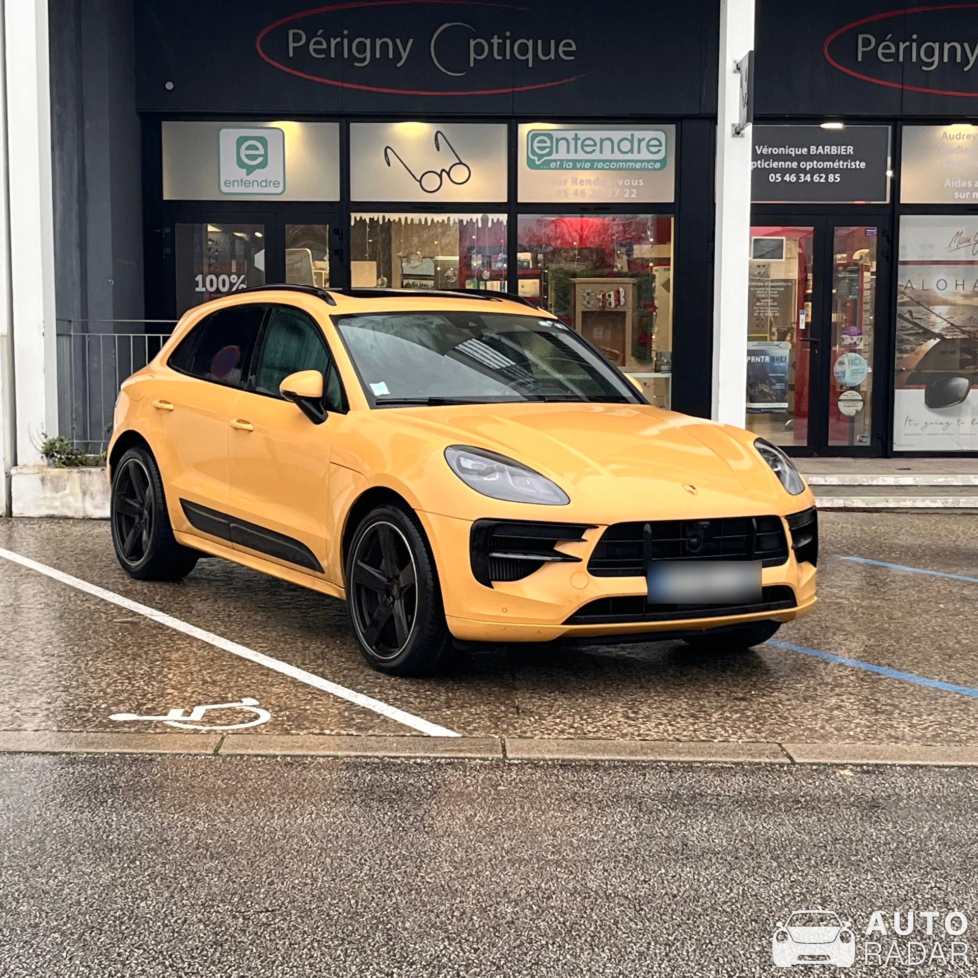 Porsche Macan S spotted in Perigny, France