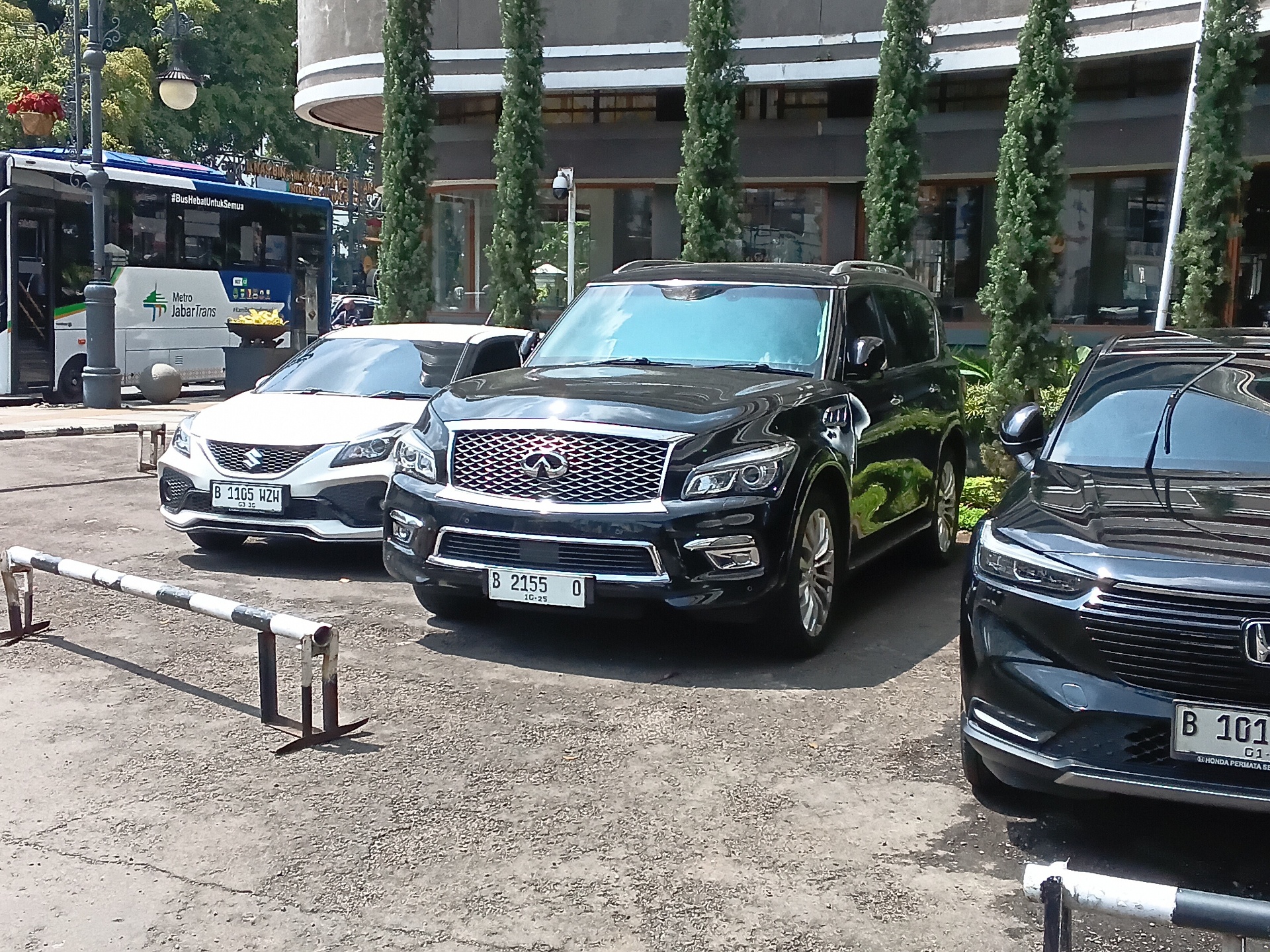 Infiniti QX56