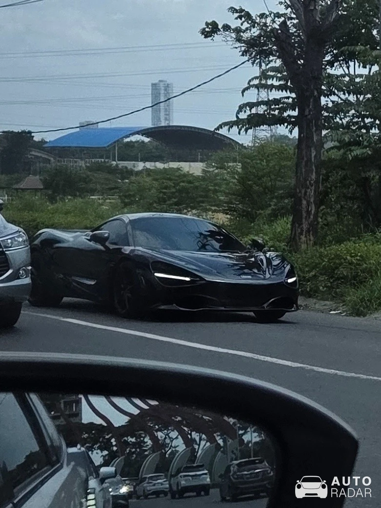 McLaren 720S spotted in Surabaya, Indonesia
