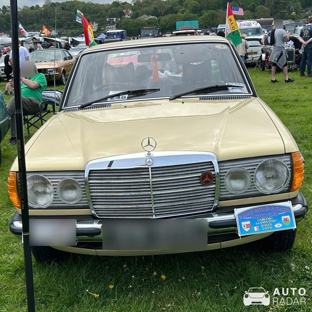 Mercedes-Benz 200D W123 spotted in Llandudno