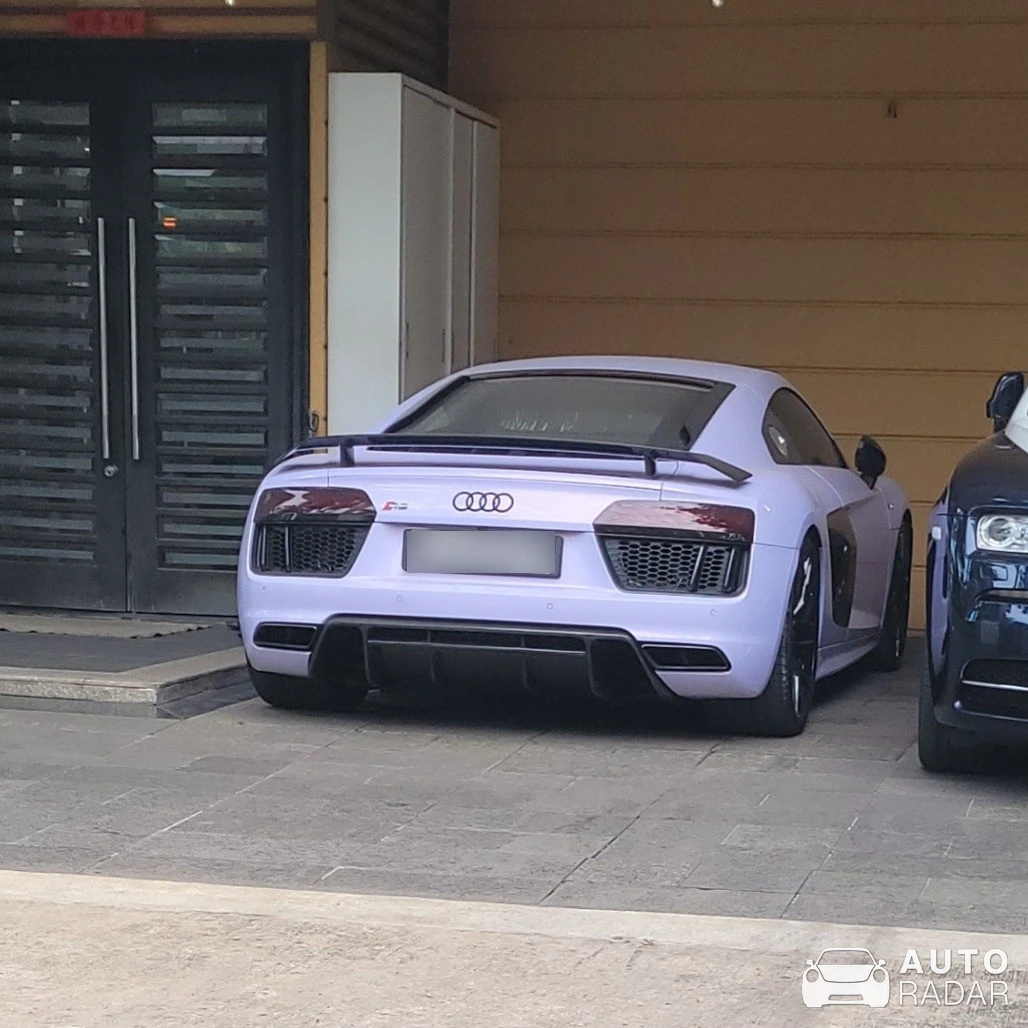 Audi R8 V10 spotted in Quận 2, Vietnam