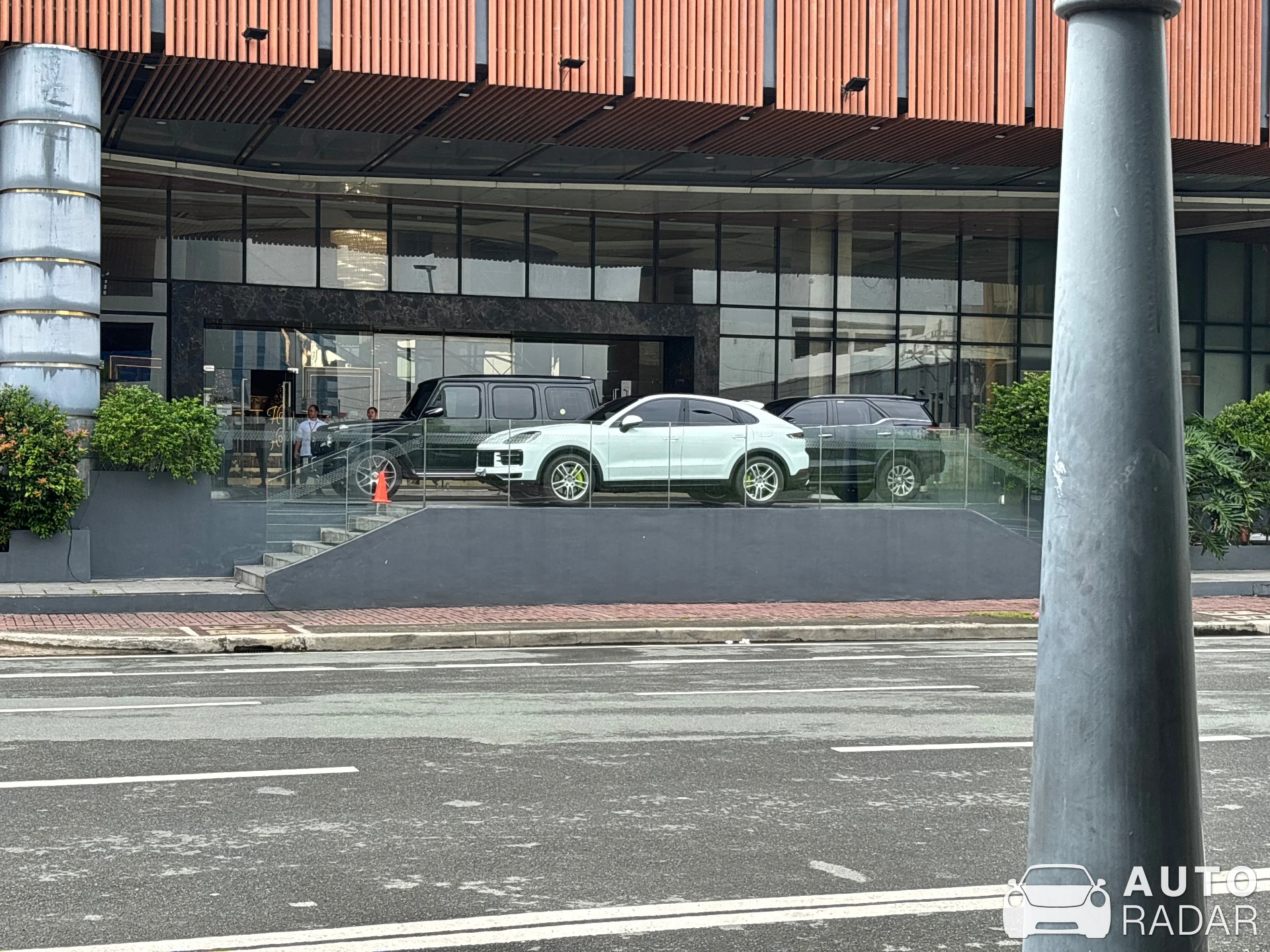 Porsche Cayenne E-Hybrid spotted in Parañaque, Philippines