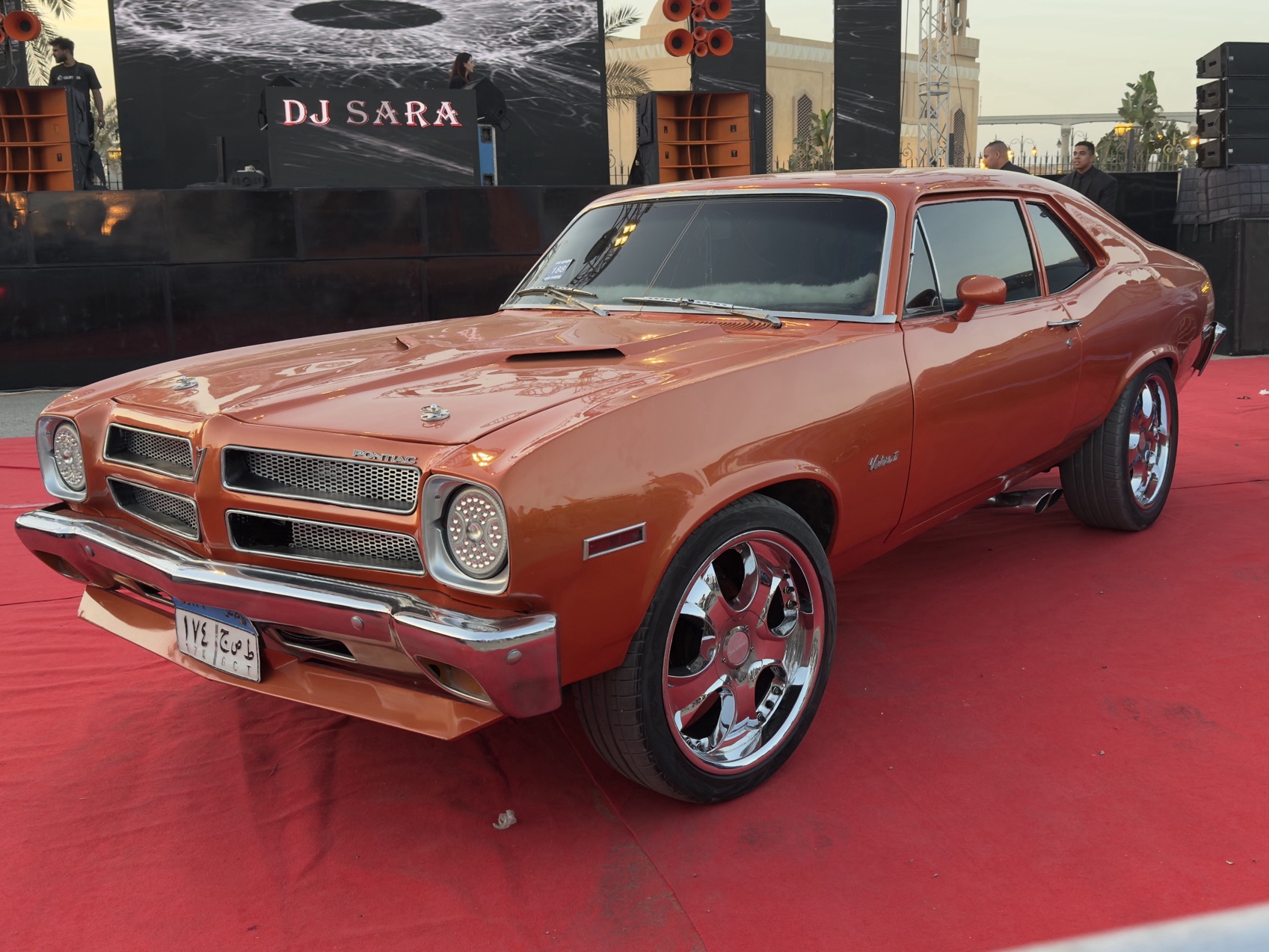 Pontiac Ventura Donk