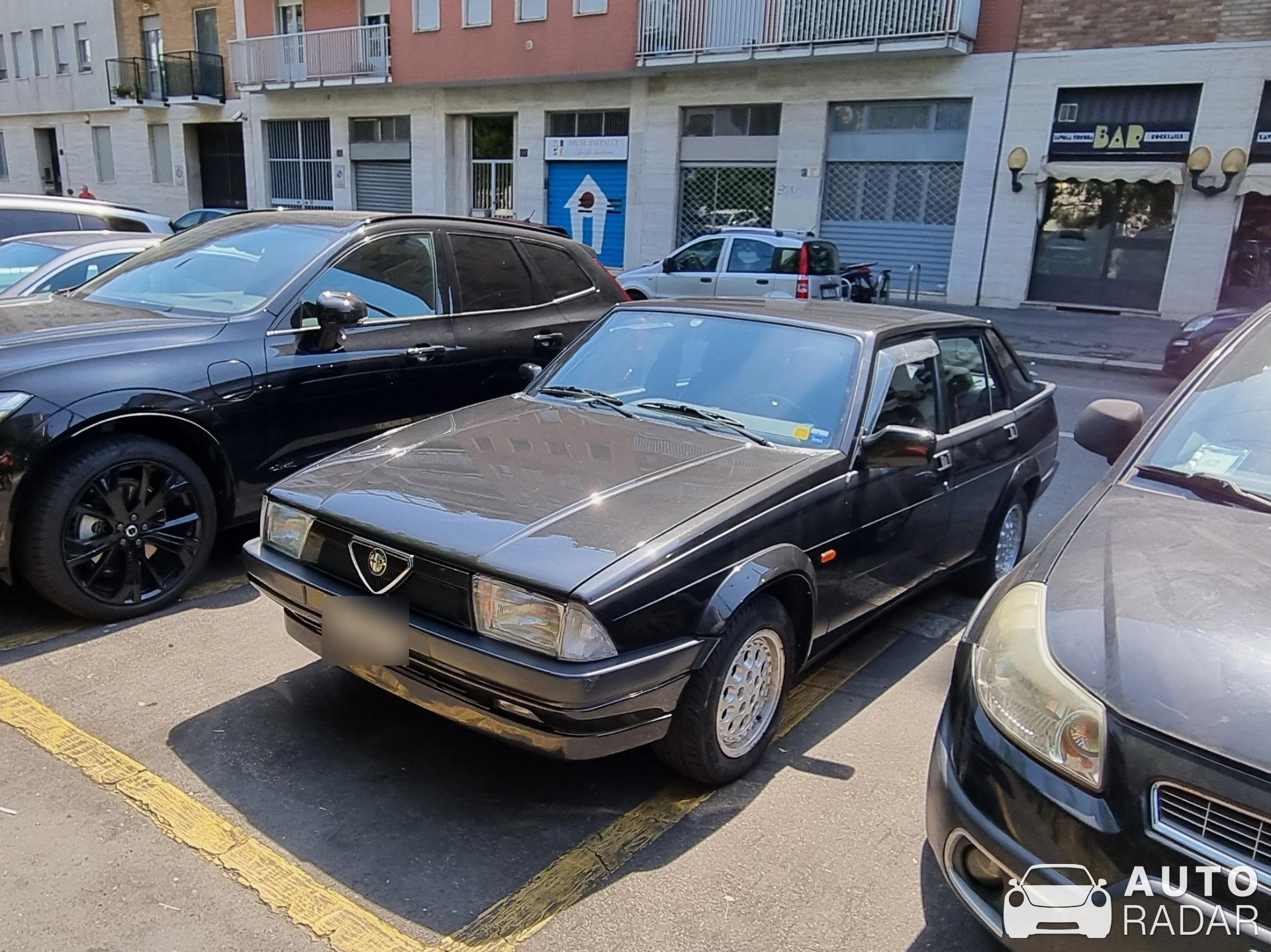 Alfa Romeo 75 spotted in Milano