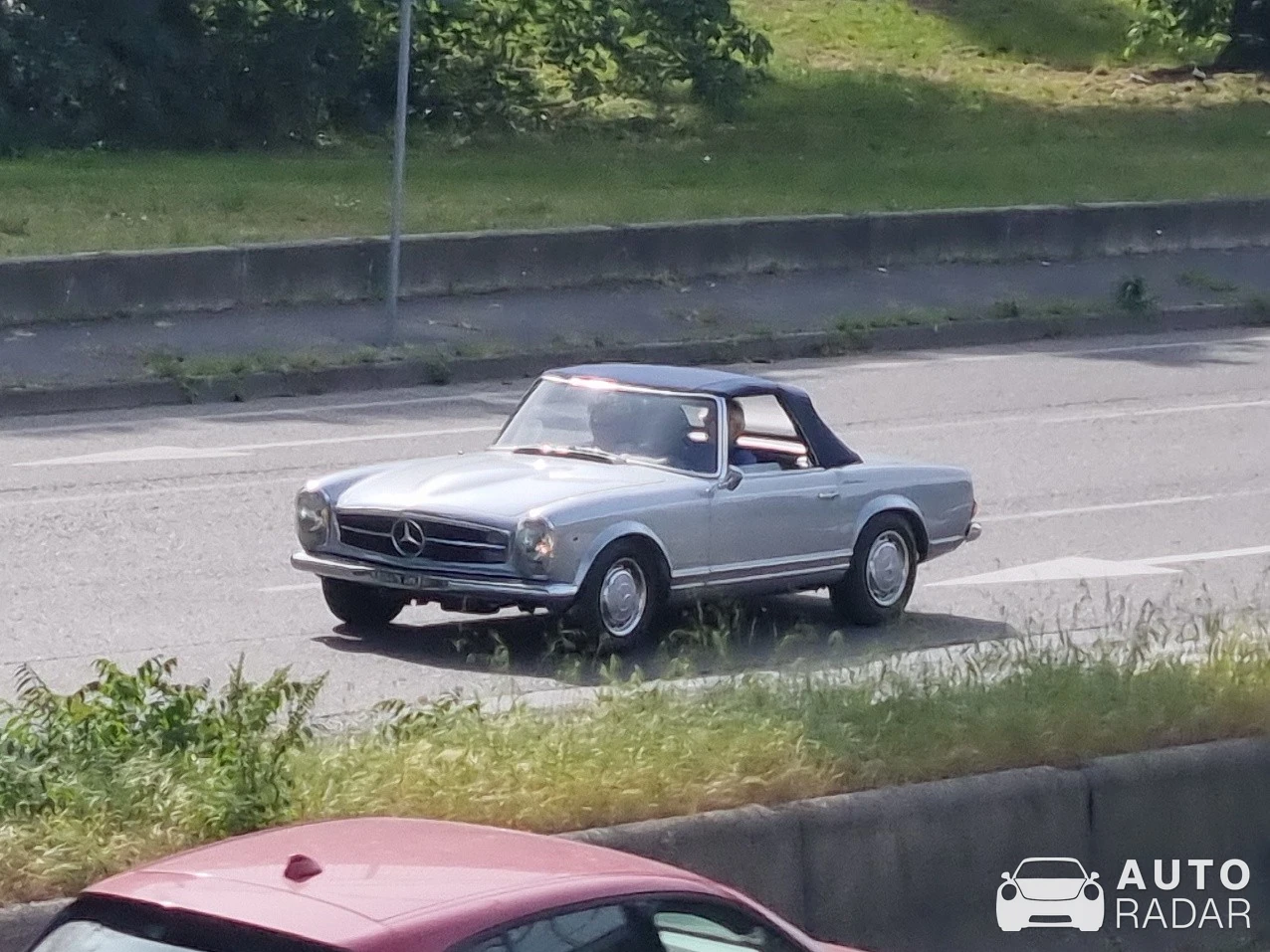 Mercedes-Benz 280SL spotted in Milano