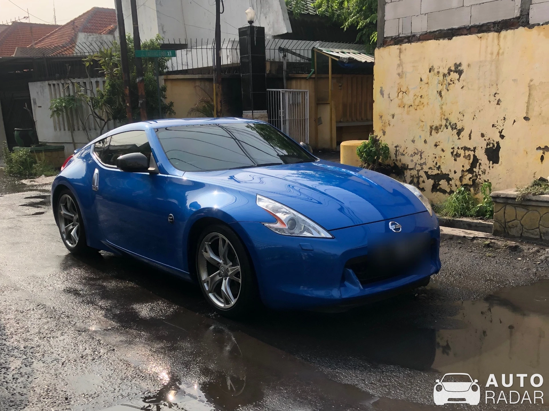 Nissan 370Z spotted in Surabaya, Indonesia