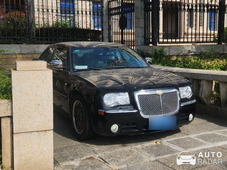 Chrysler 300C spotted in Xiamen Shi