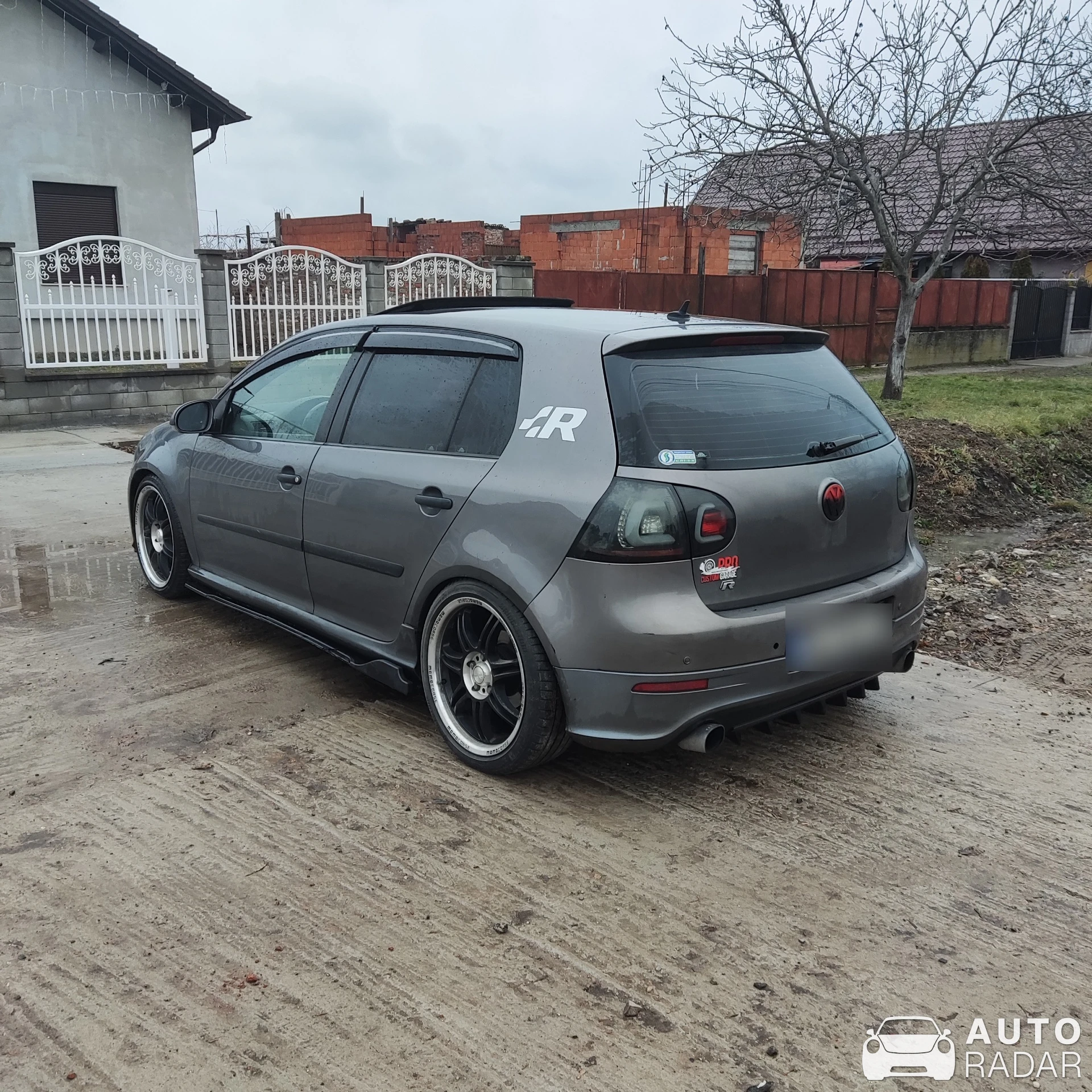 Volkswagen Golf GTI spotted in Dudeștii Noi, Romania