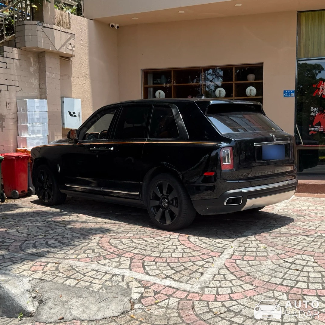 Rolls-Royce Cullinan spotted in San Ya Shi