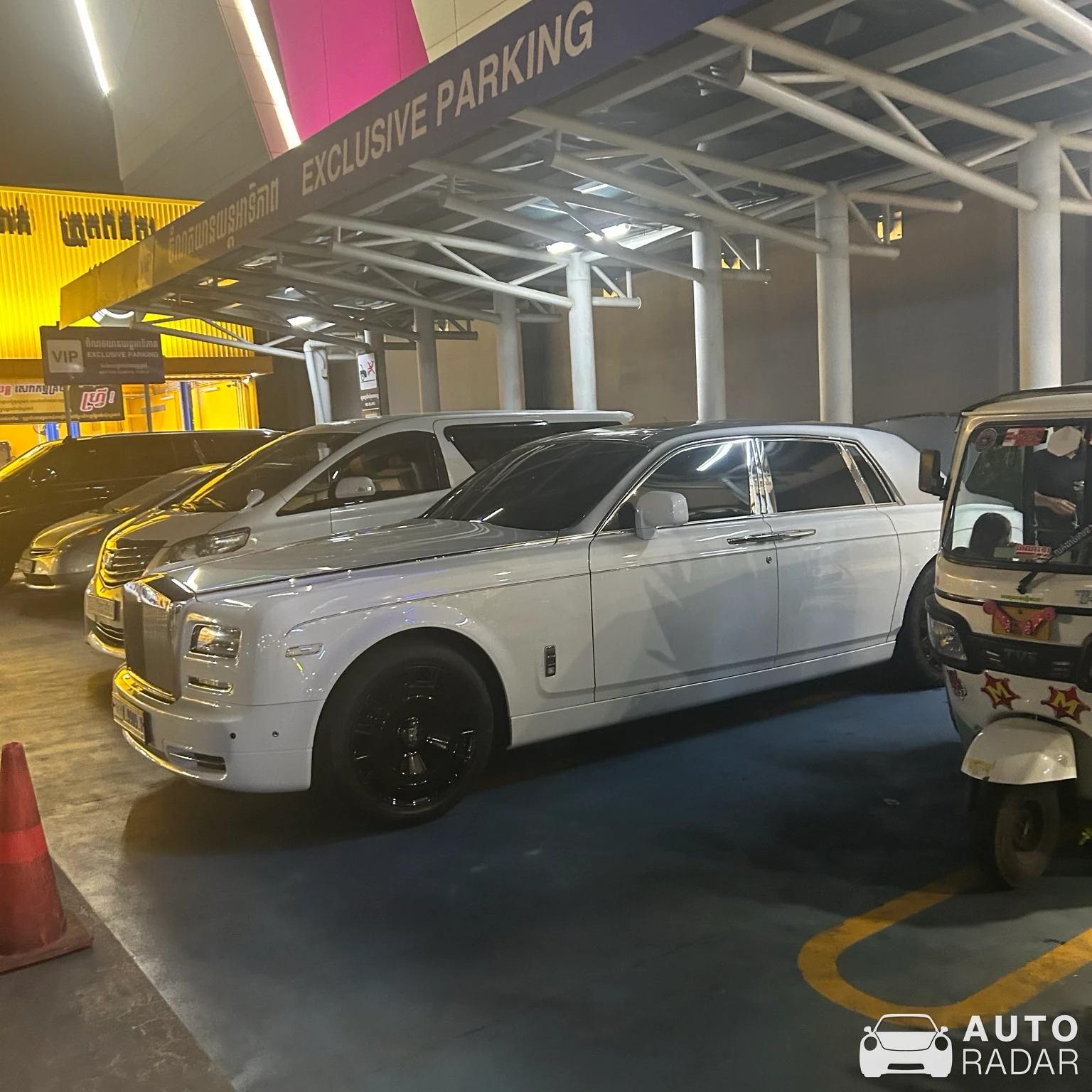 Rolls-Royce Phantom VIII spotted in Phnom Penh