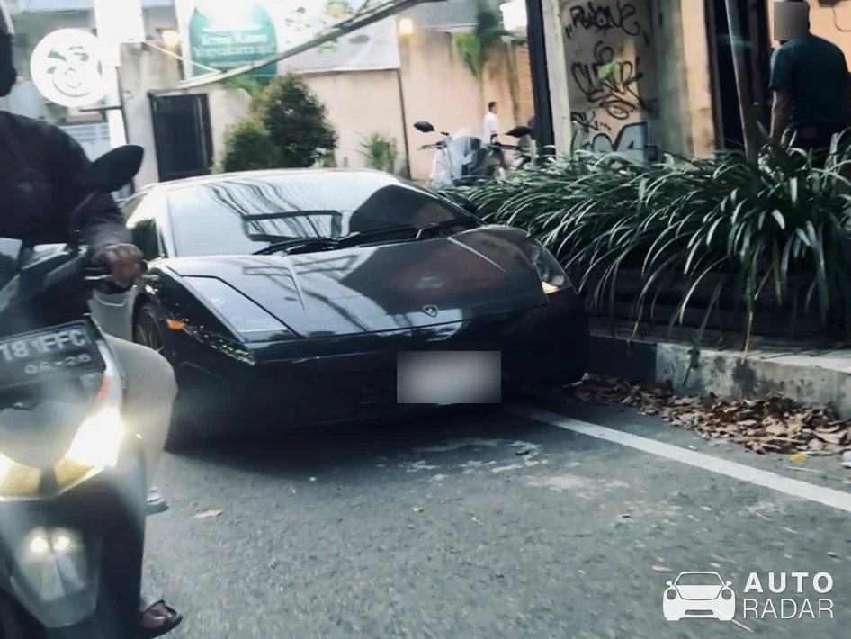 Lamborghini Gallardo LP560-4 spotted in Sleman