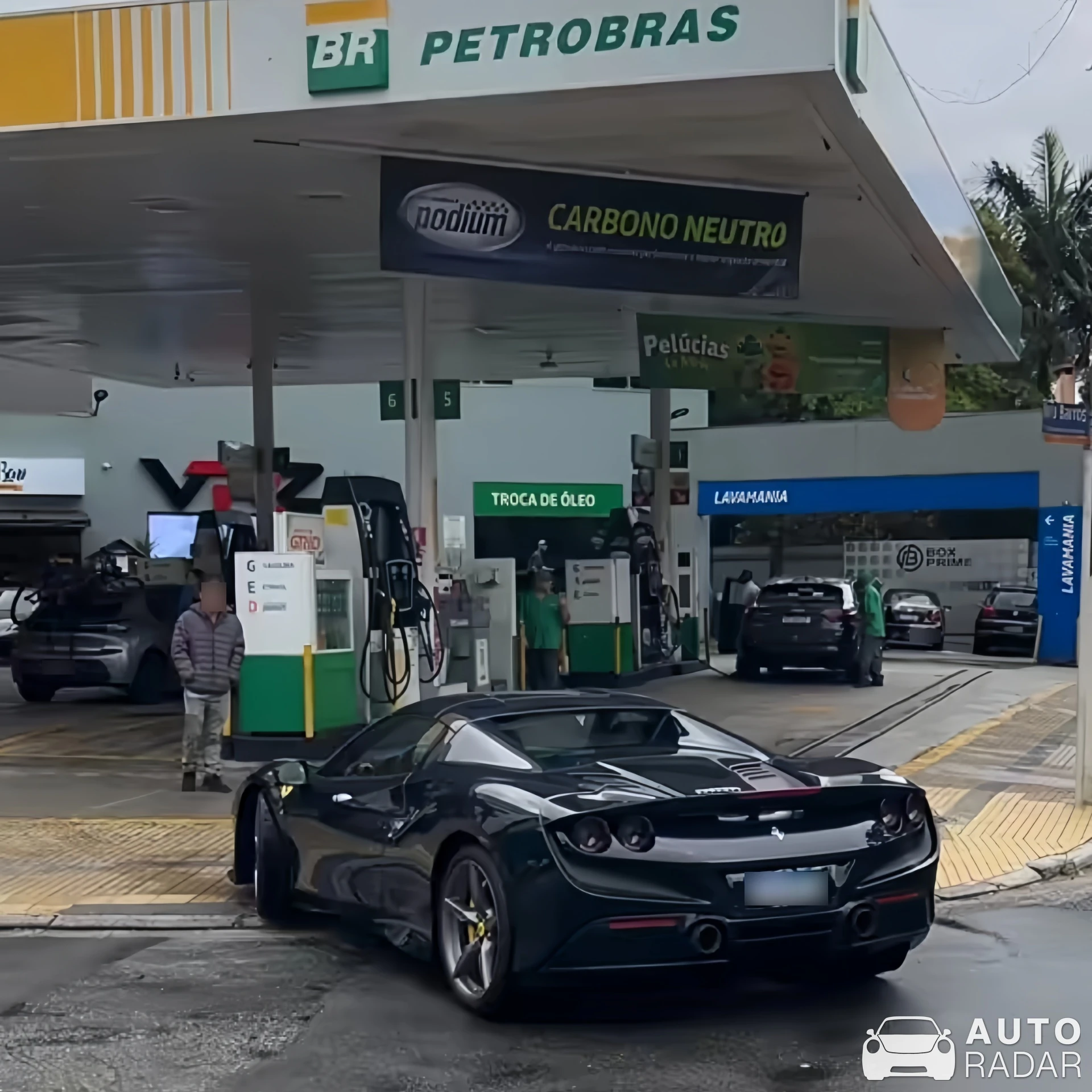 Ferrari F8 Spider spotted in Cidade Jardim, Brazil