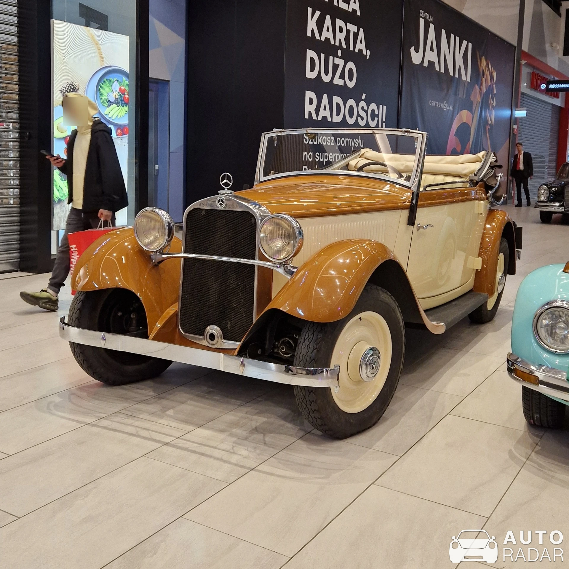 Mercedes-Benz 200 C W21 spotted in Janki